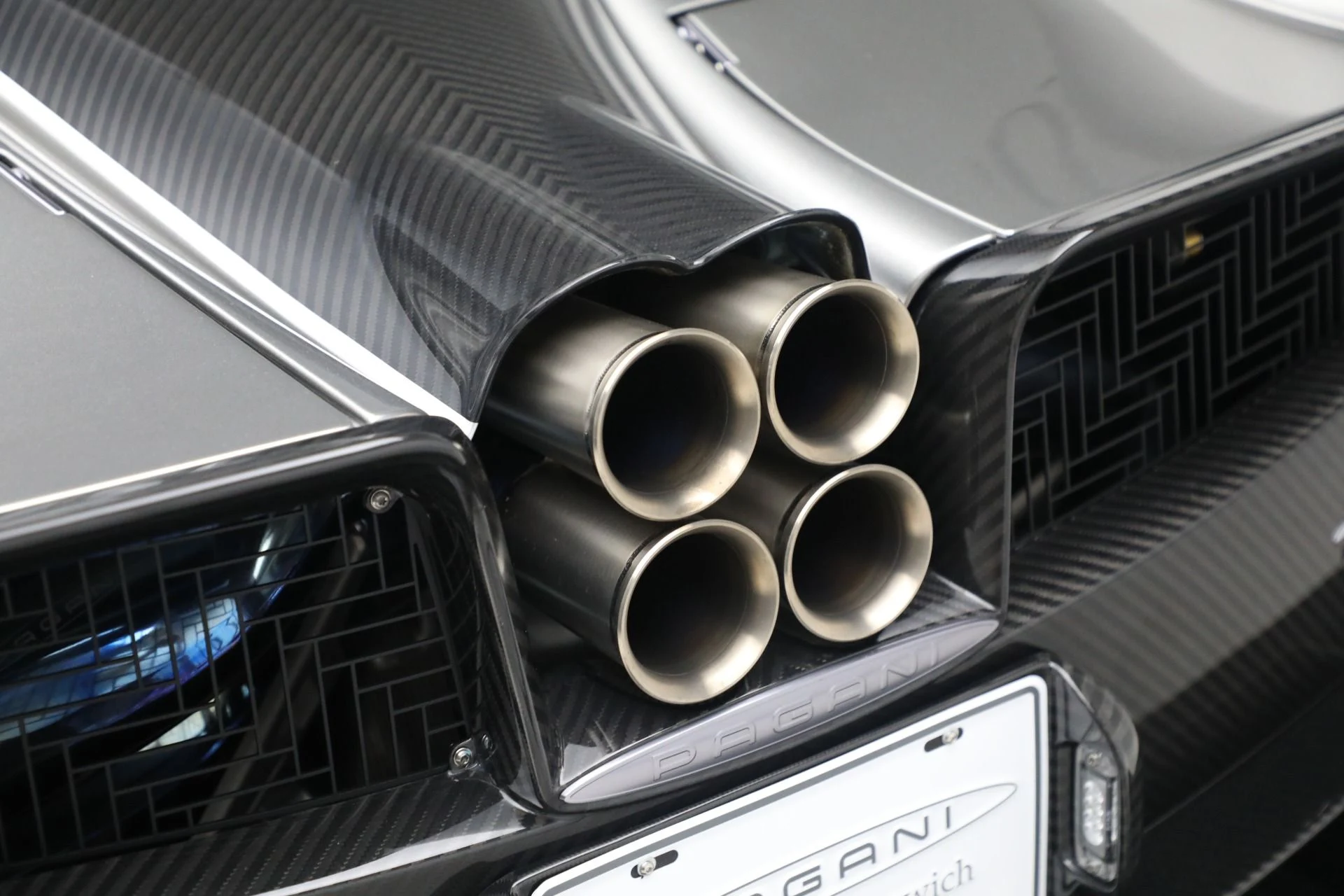 mph037_202457850_Used_2017_Pagani_Huayra_Roadster_1769208327_4f282e5765