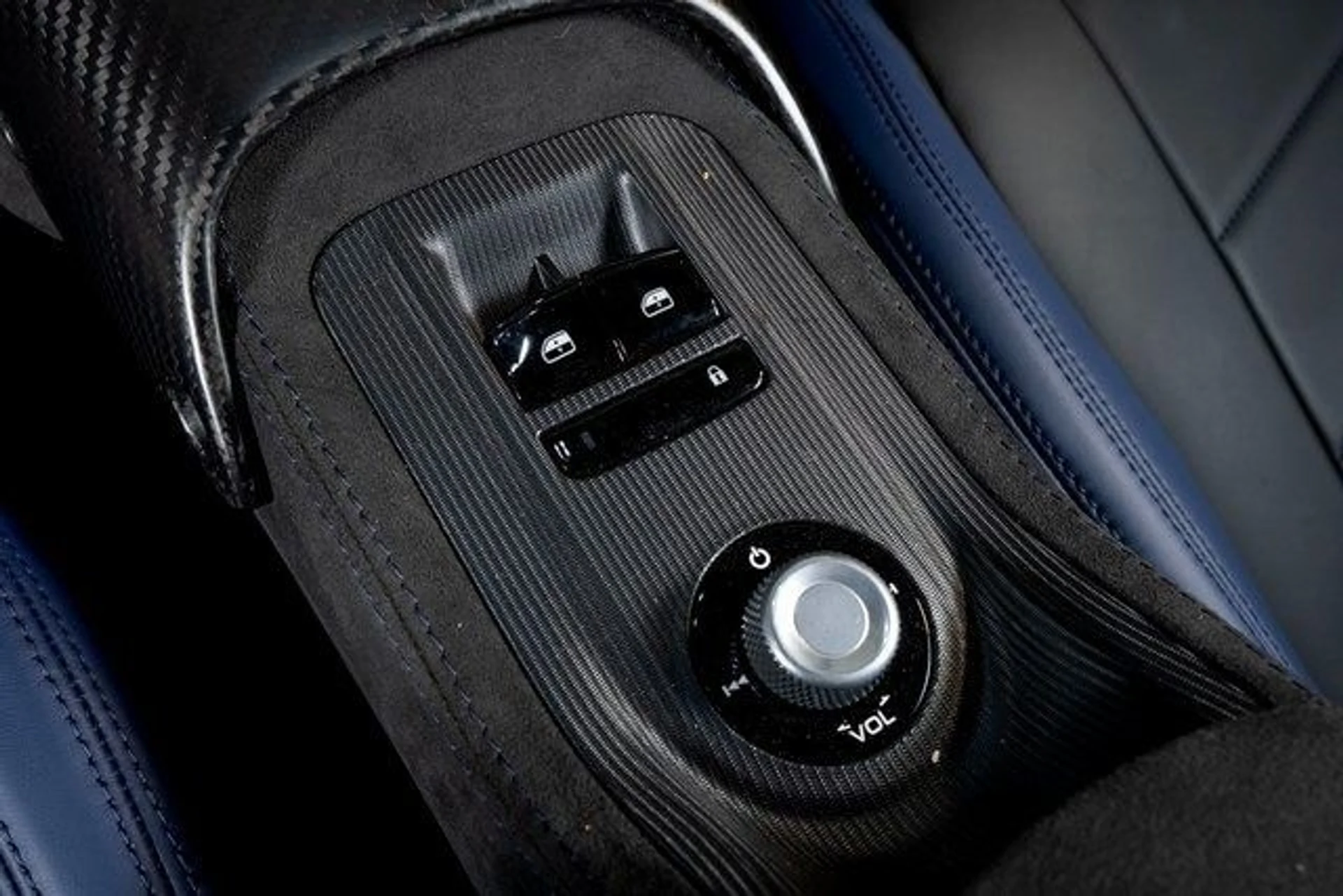 mph037_2029912970_91eba72294f8f17877118ebcd1d8a383x_2e9c044e70