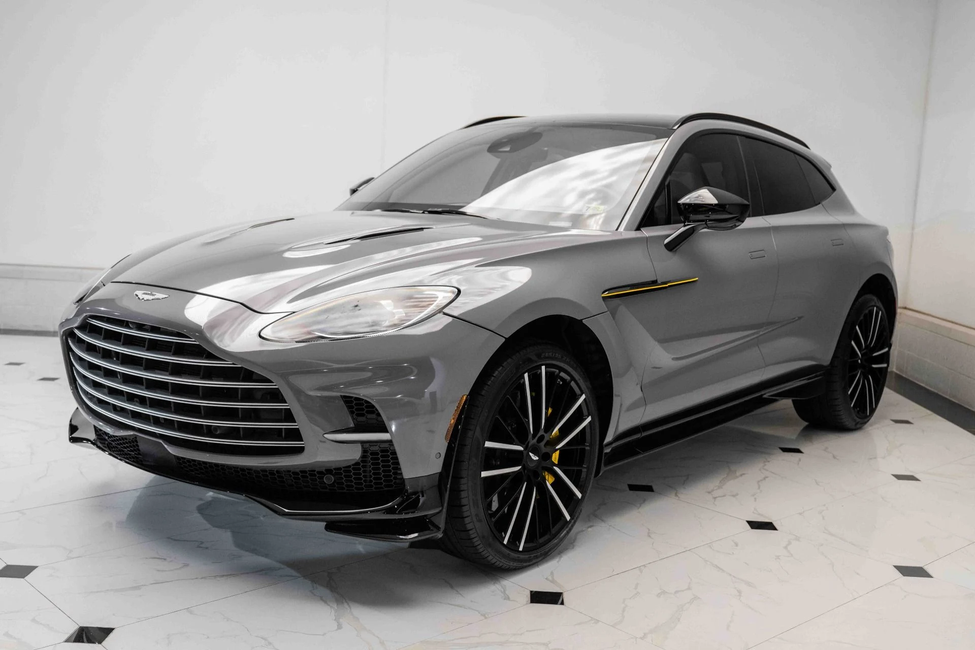 mph037_2033899409_Used_2023_Aston_Martin_DBX_707_1728832242_747ba61e99