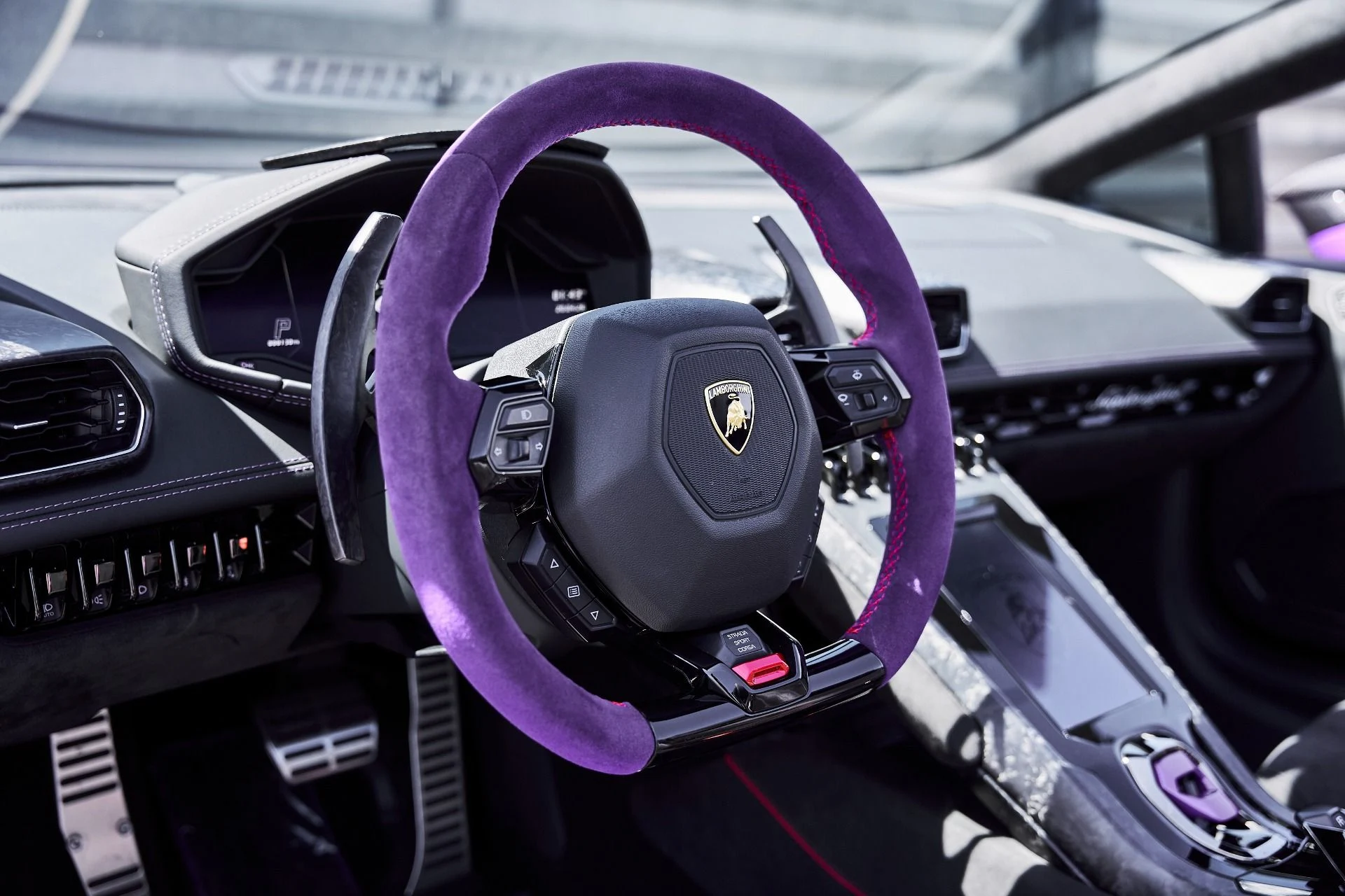 mph037_2042614162_Used_2024_Lamborghini_Huracan_EVO_Base_1776733890_f0366c81e7