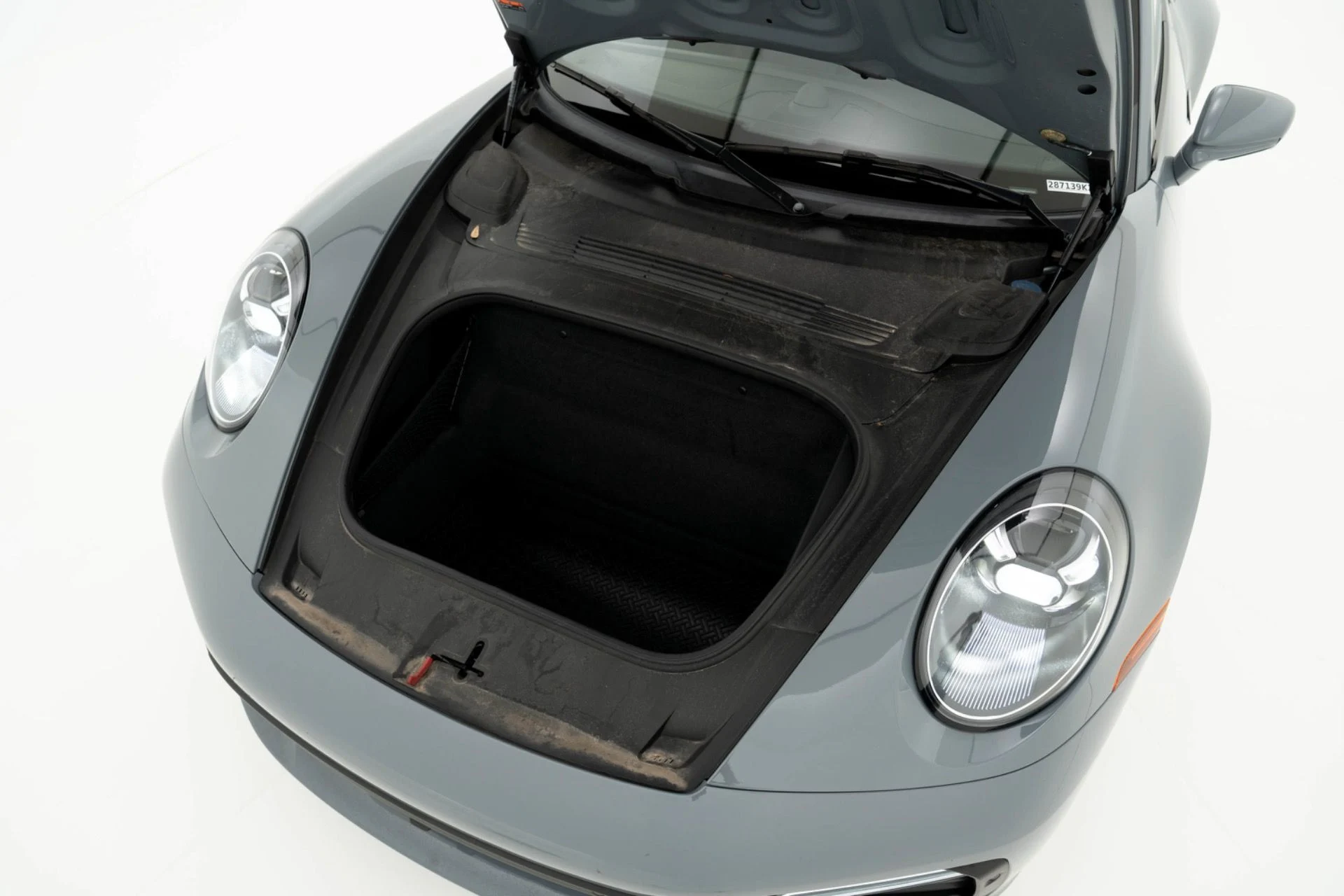 mph037_2049396760_Used_2024_Porsche_911_Carrera_1774628149_dfeee287f7