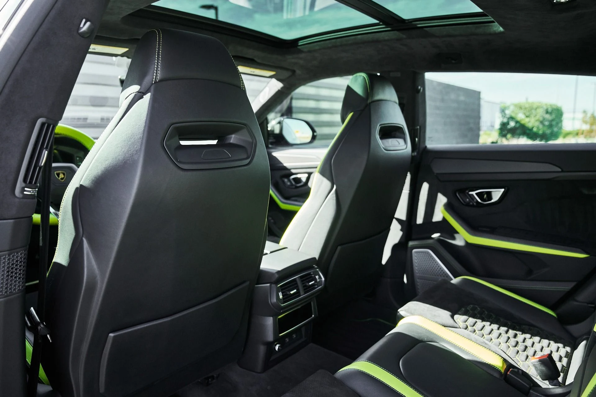 mph037_2050648838_Used_2022_Lamborghini_Urus_1774548613_b7f642f33c