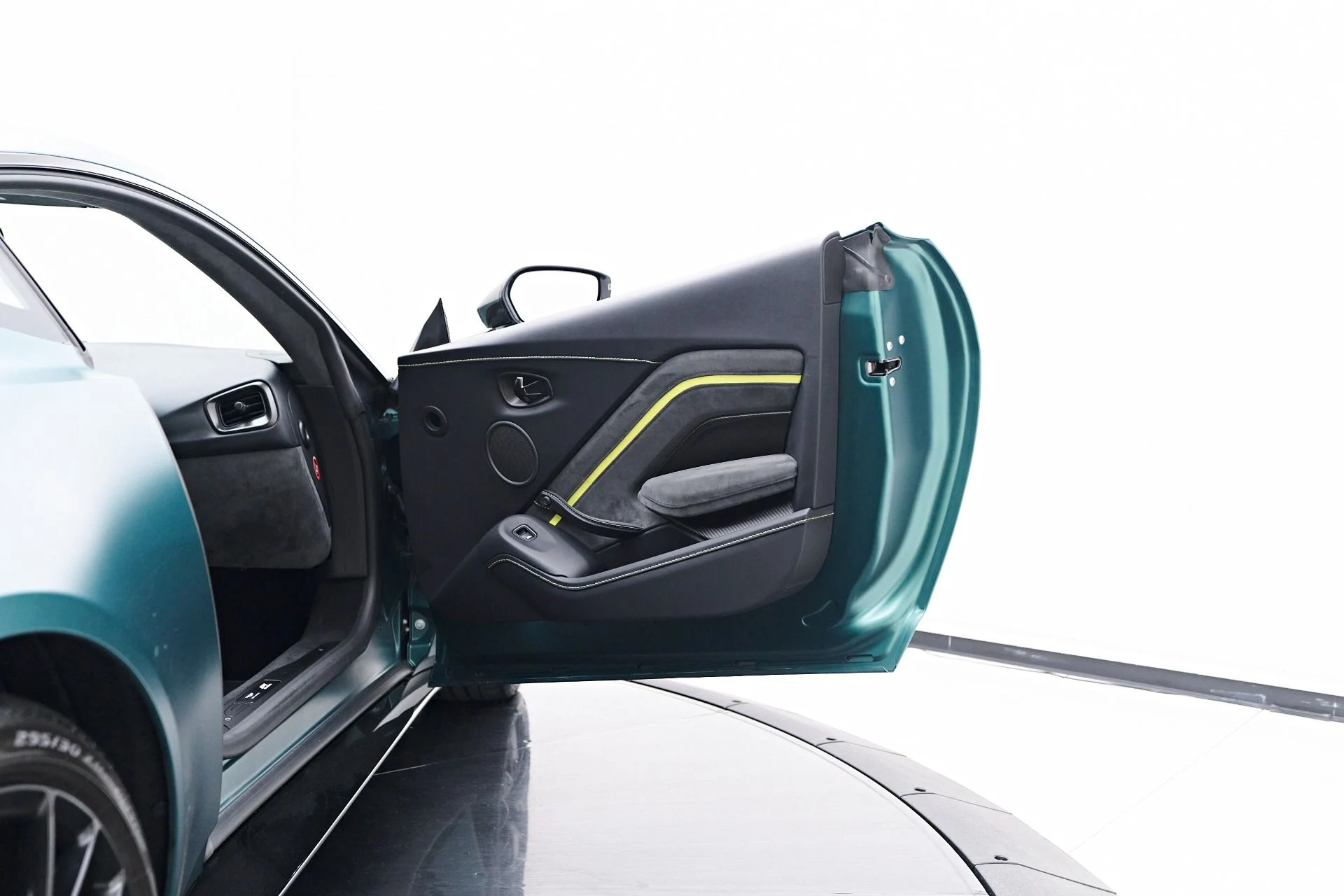 mph037_2064437598_Used_2023_Aston_Martin_Vantage_F1_Edition_1755655652_145af40c70