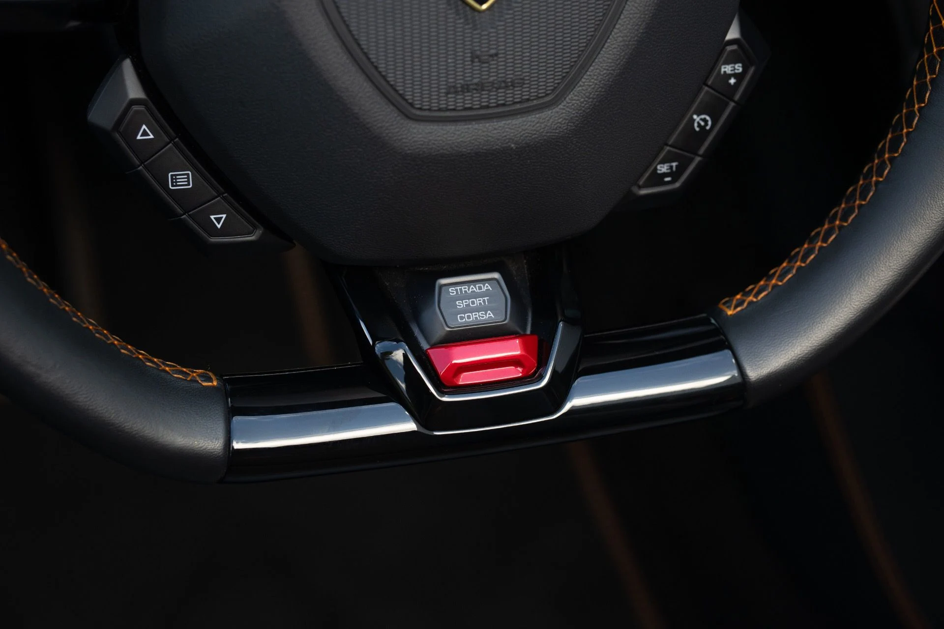 mph037_2065257444_Used_2023_Lamborghini_Huracan_EVO_Spyder_1763055563_25157f57e3