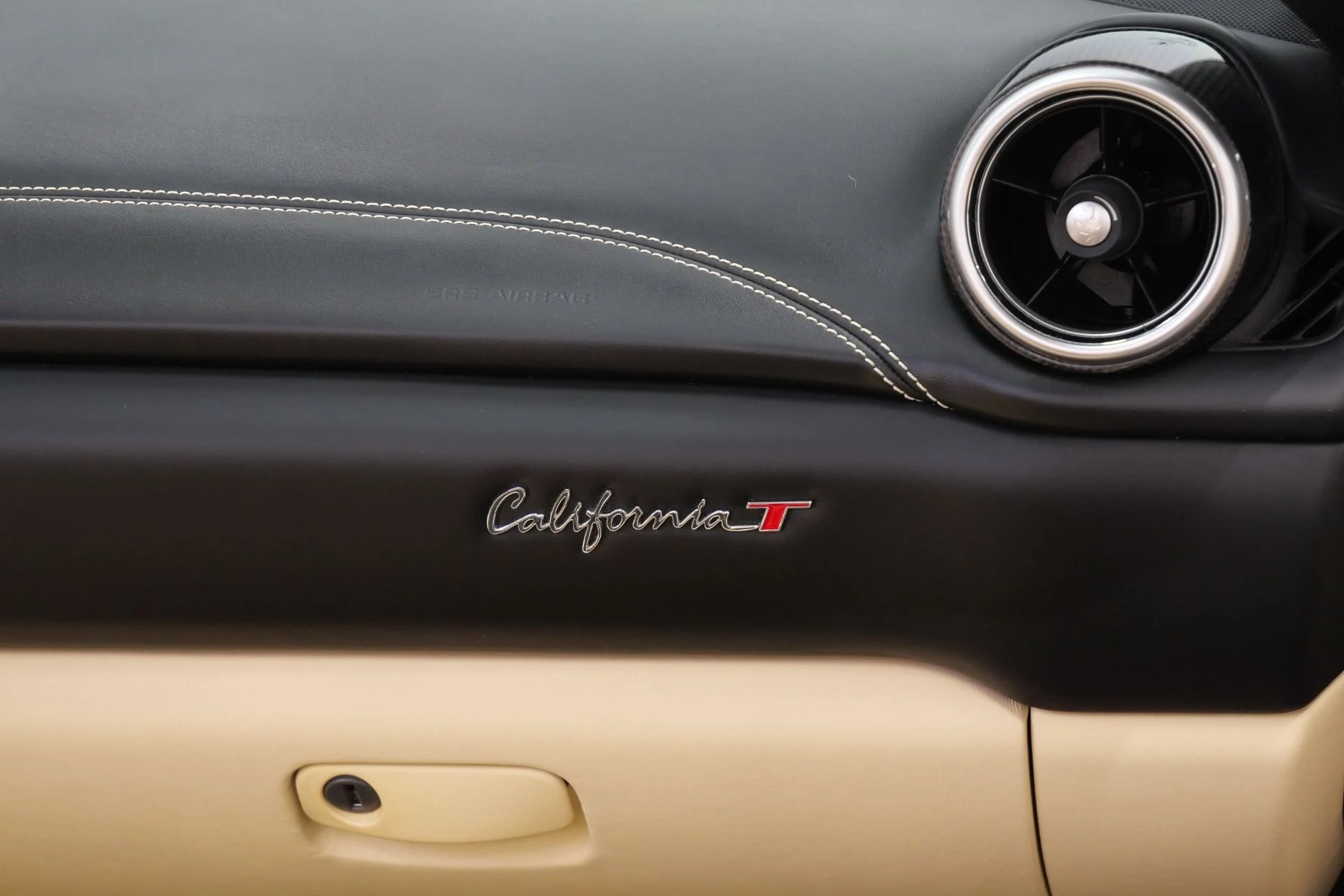 mph037_2068310563_Used_2015_Ferrari_California_T_Diamond_Quilted_Seats_Carbon_Fiber_Driving_Zone_1780071099_2dbb2b3736