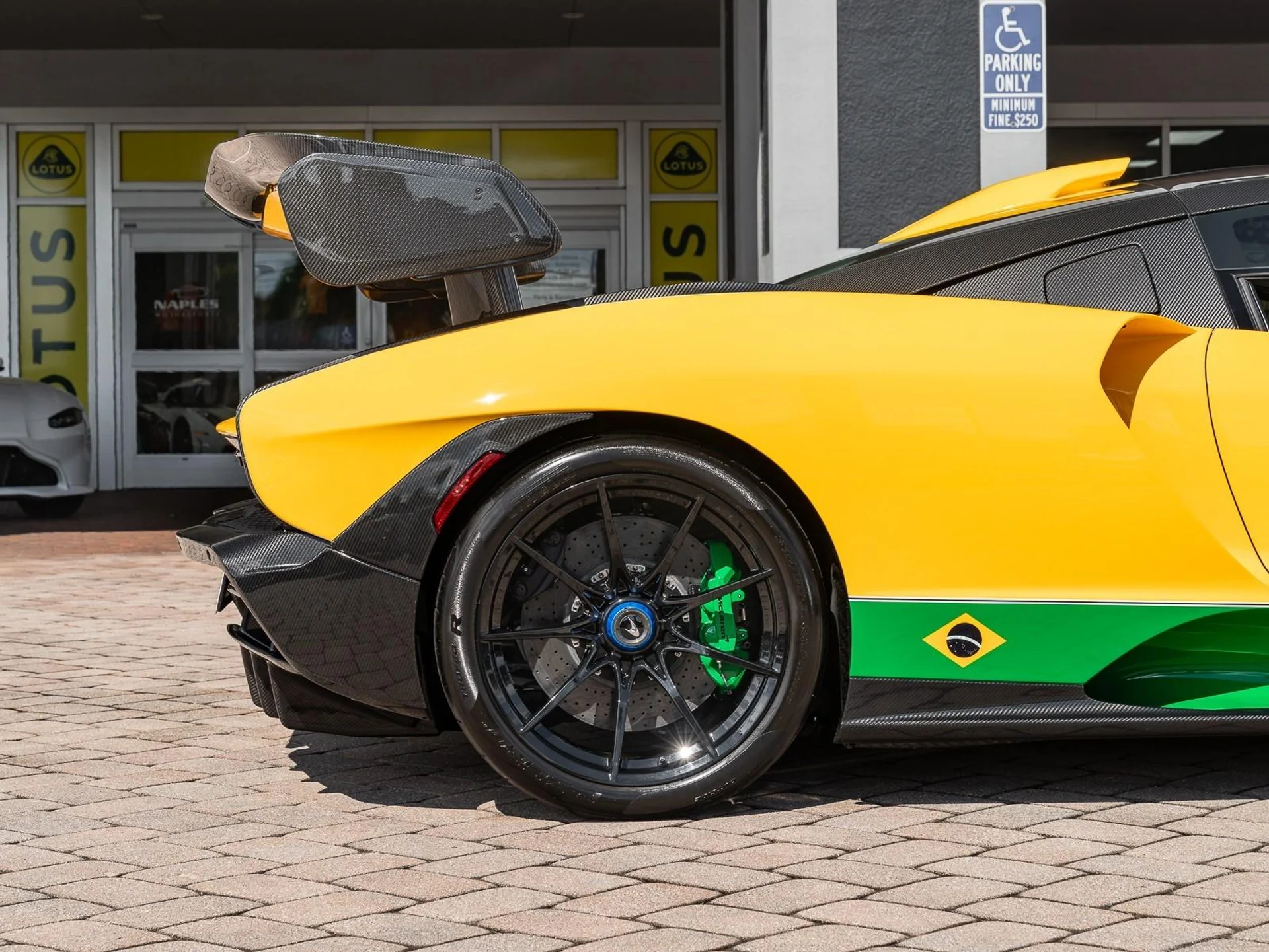 mph037_2087331909_Used_2019_Mc_Laren_Senna_1759770569_3eaa652b7f