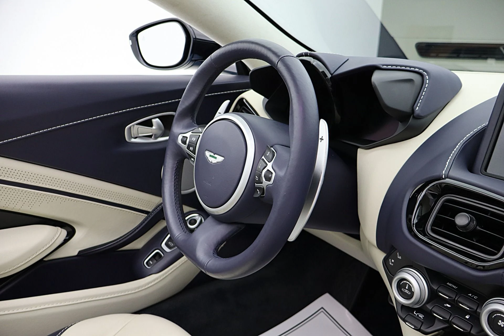 mph037_209172406_Used_2022_Aston_Martin_Vantage_Roadster_23bb315b9d