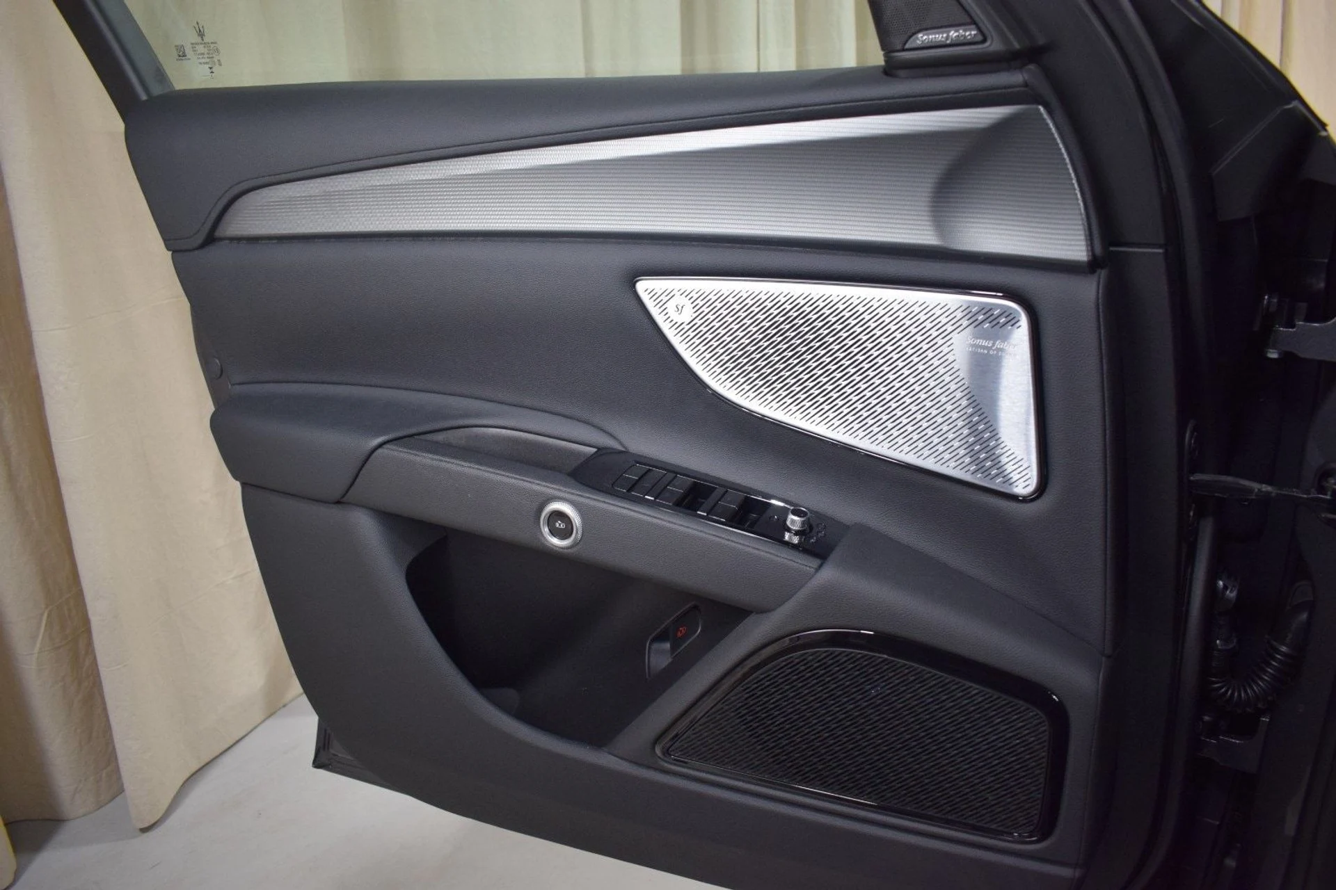 mph037_2094125744_0d26d4d3c692d8427728620fabfb8f80x_fe8520c926