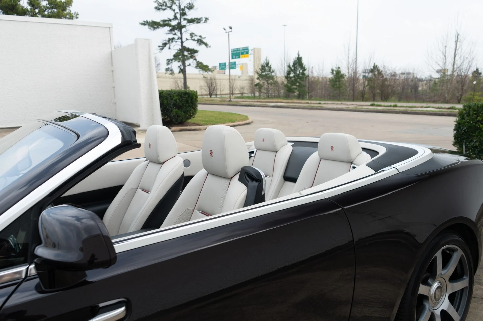 mph037_2101301512_Used_2017_Rolls_Royce_Dawn_1771784248_b5032f78cd