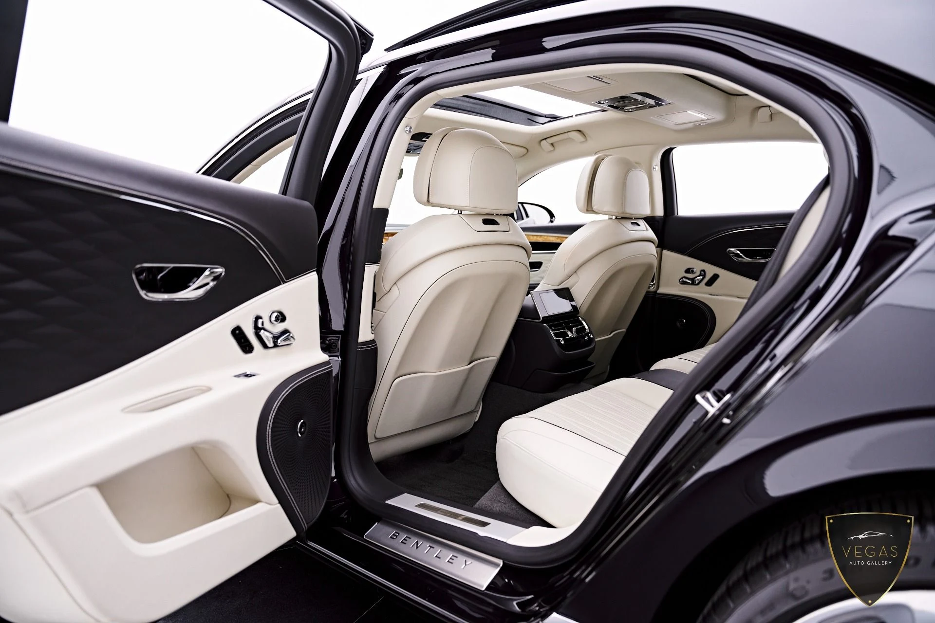 mph037_2101866292_Used_2022_Bentley_Flying_Spur_V8_1782495075_293609e913