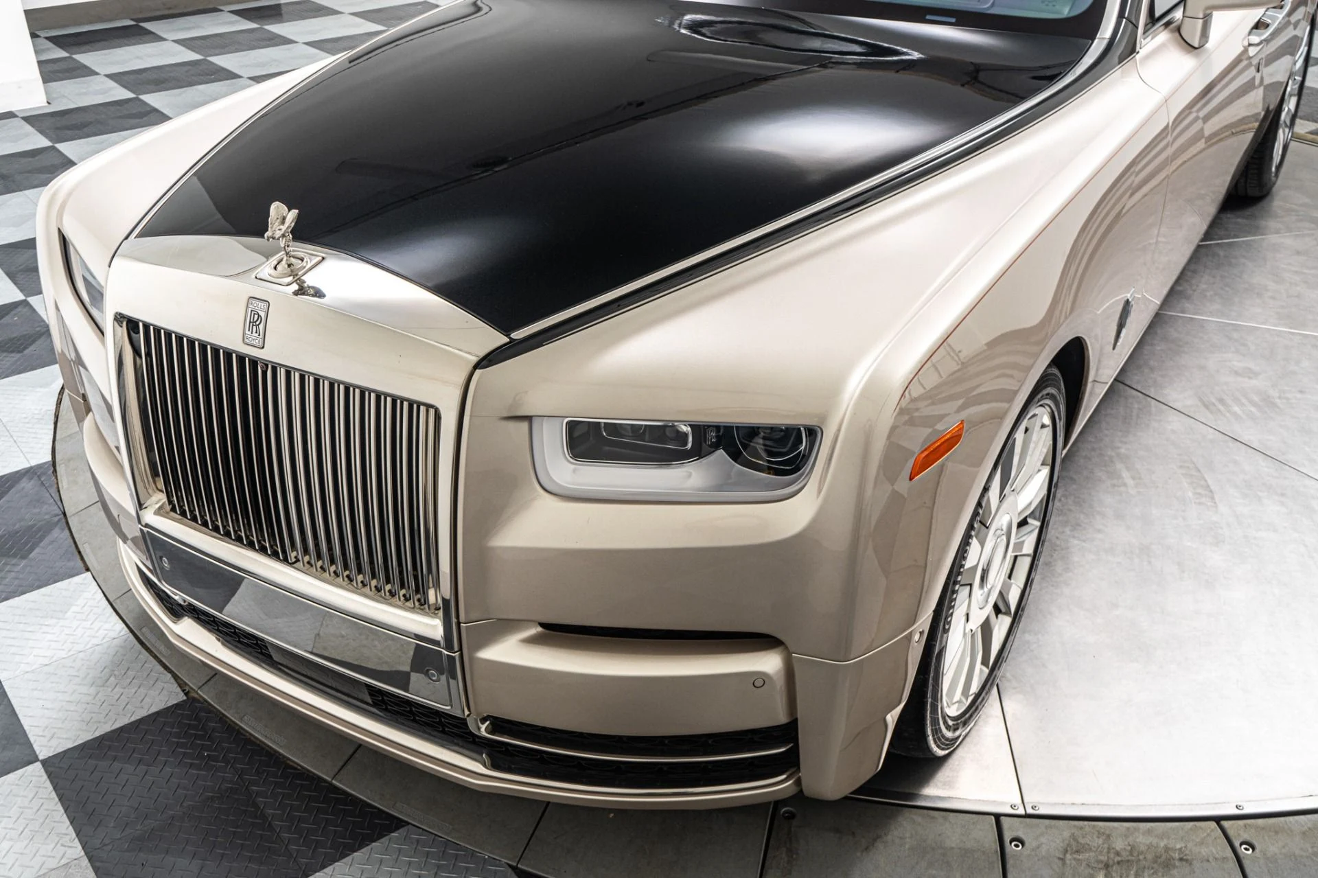 mph037_2103152984_Used_2019_Rolls_Royce_Phantom_The_Phantom_Package_Two_Tone_Paint_Bespoke_Audio_1785353671_6747726810
