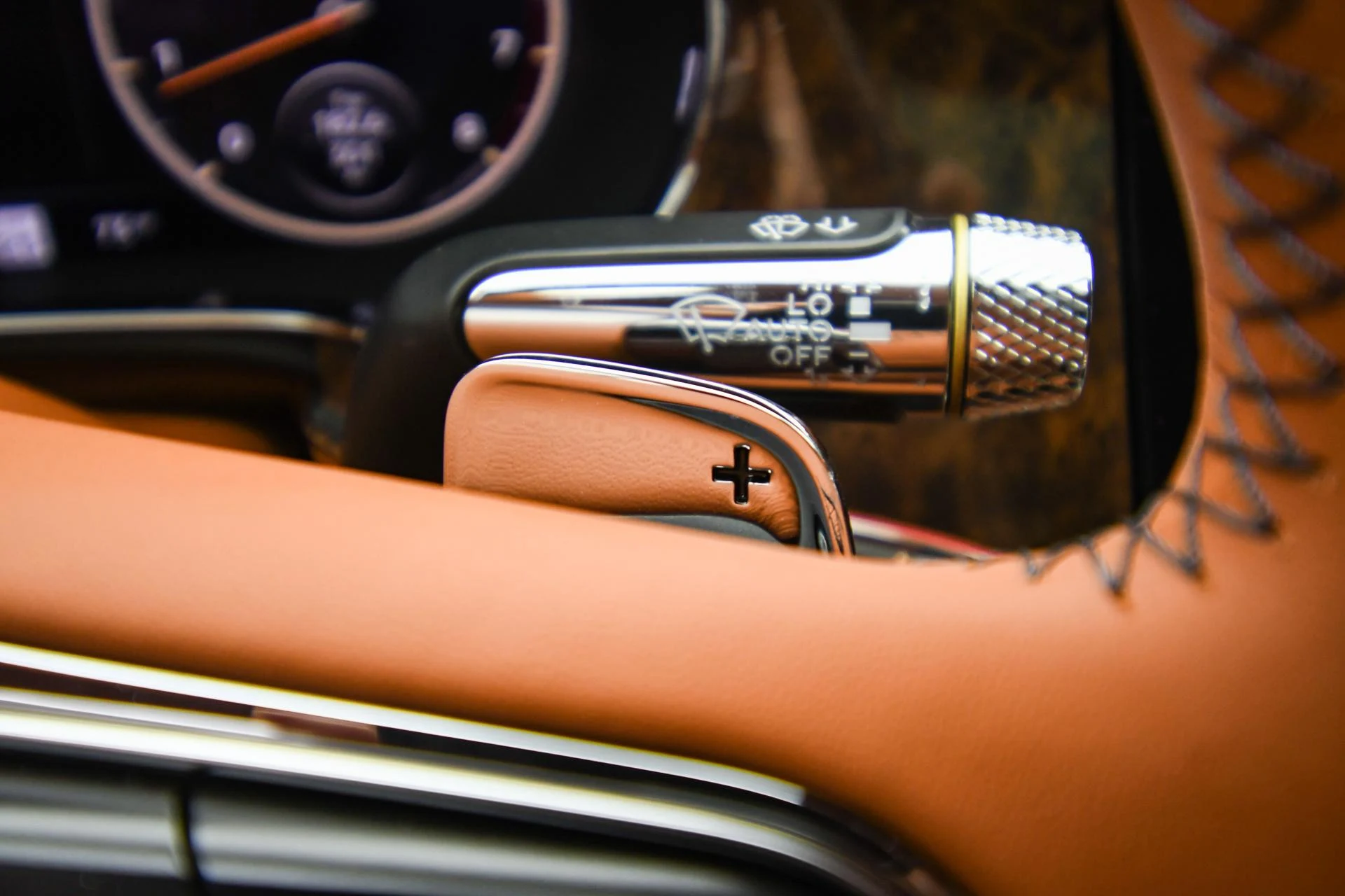 mph037_2112455671_Used_2023_Bentley_Flying_Spur_Azure_1755332930_5e621f6ff2