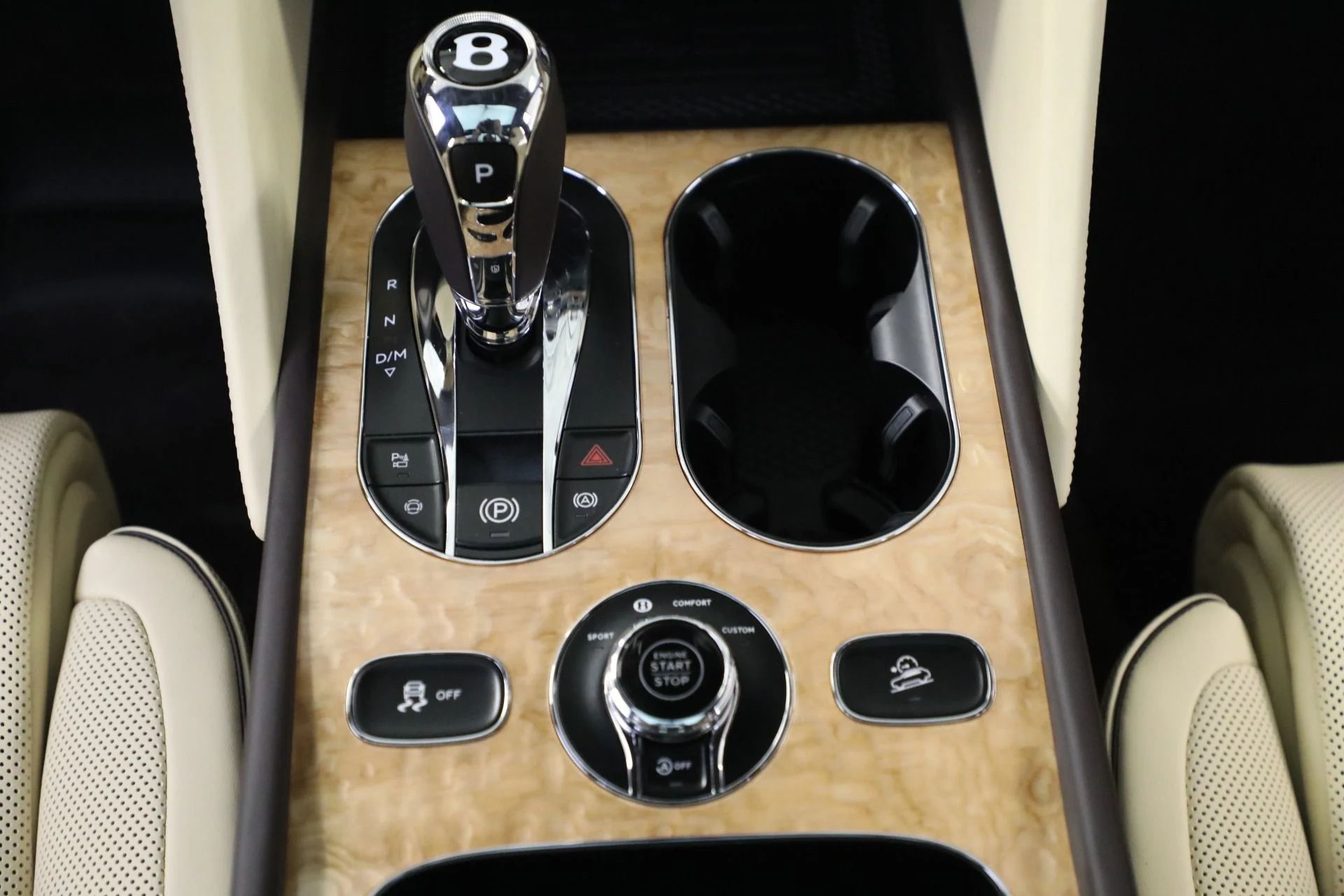 mph037_2112646667_New_2025_Bentley_Bentayga_Azure_V8_ecadff92f9