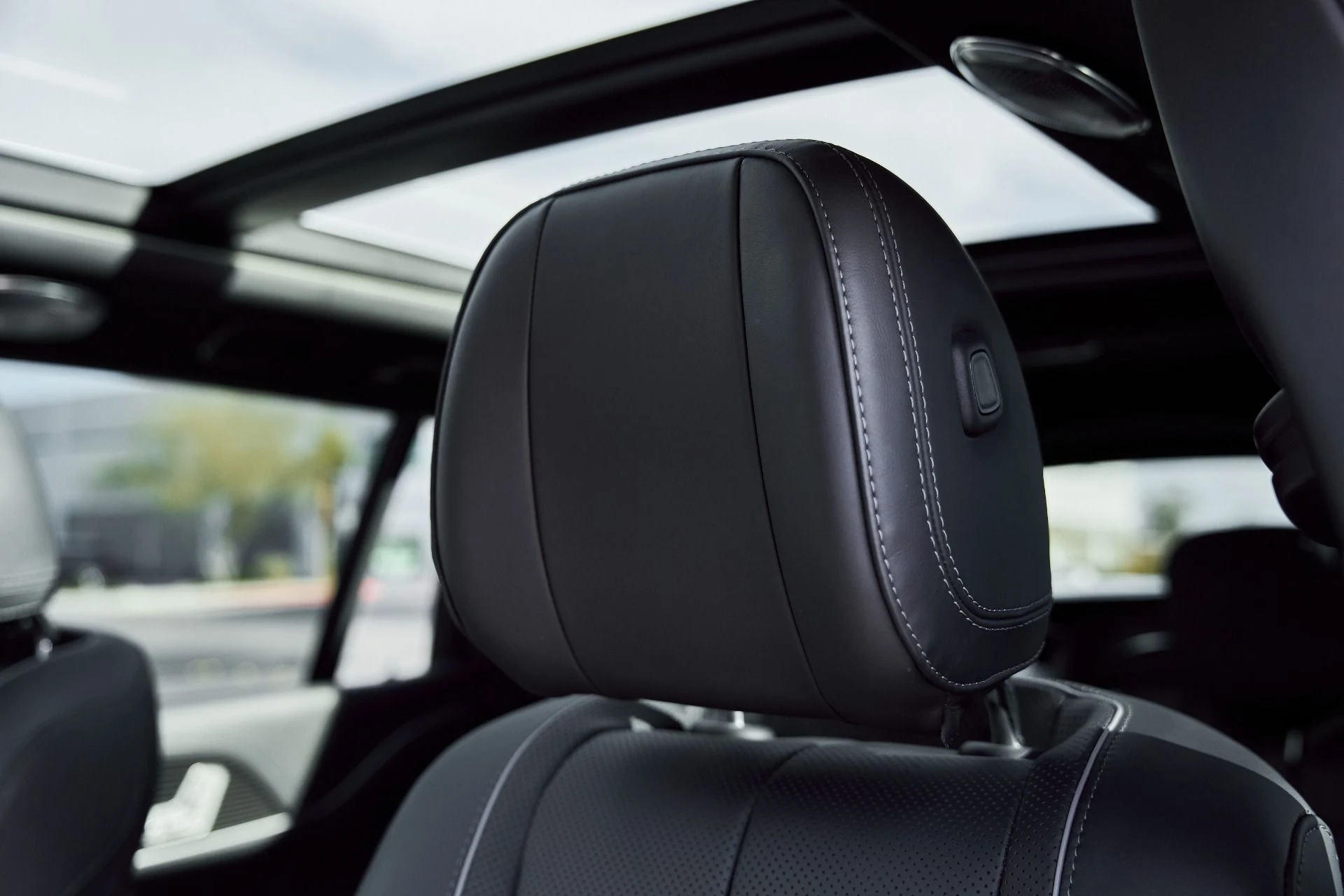 mph037_2115917087_Used_2021_Mercedes_Benz_GLS_Maybach_GLS_600_1768358371_7e399a9499