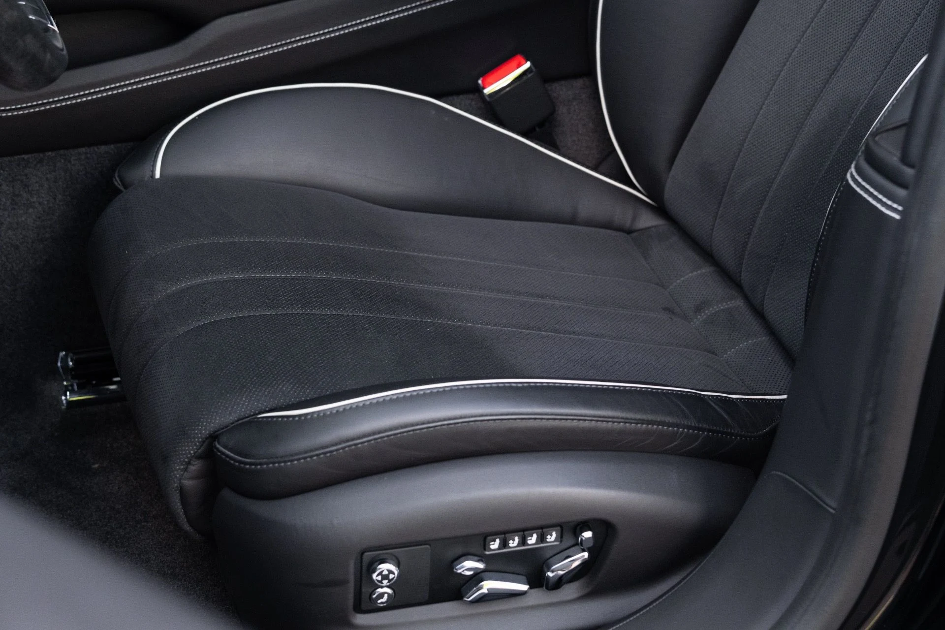 mph037_2118223361_Used_2023_Bentley_Flying_Spur_S_V8_1778782784_9fe5ff47f4