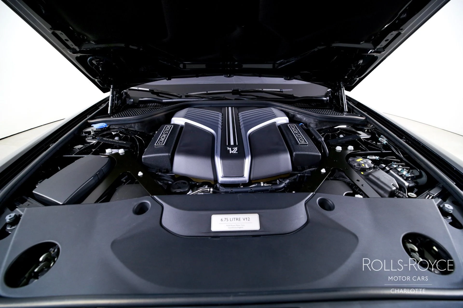 mph037_2120280389_Used_2022_Rolls_Royce_Black_Badge_Ghost_1749920744_e8f9b58f35