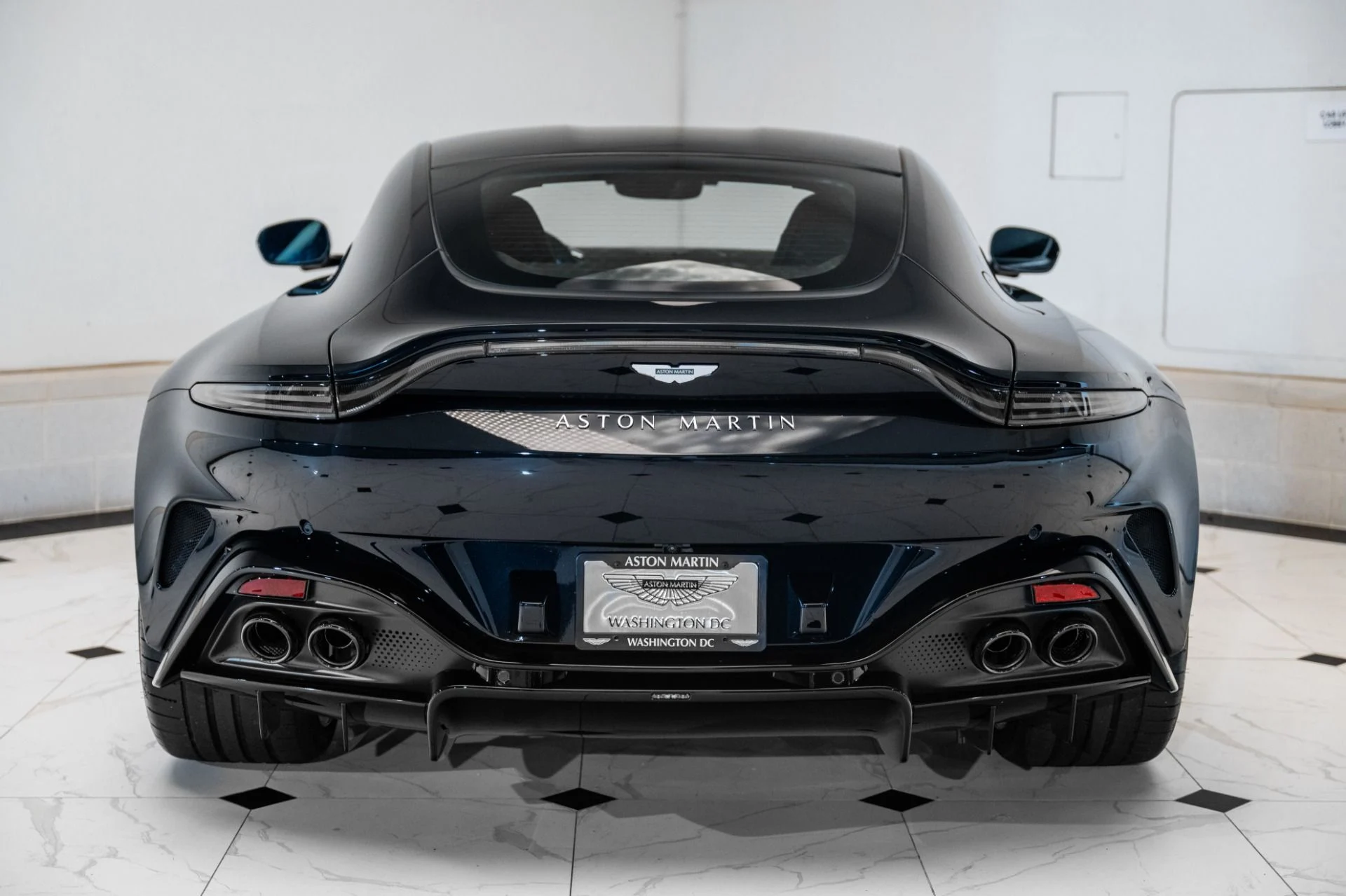 mph037_2120571294_New_2026_ASTON_MARTIN_VANTAGE_1759283584_bd03e4256e