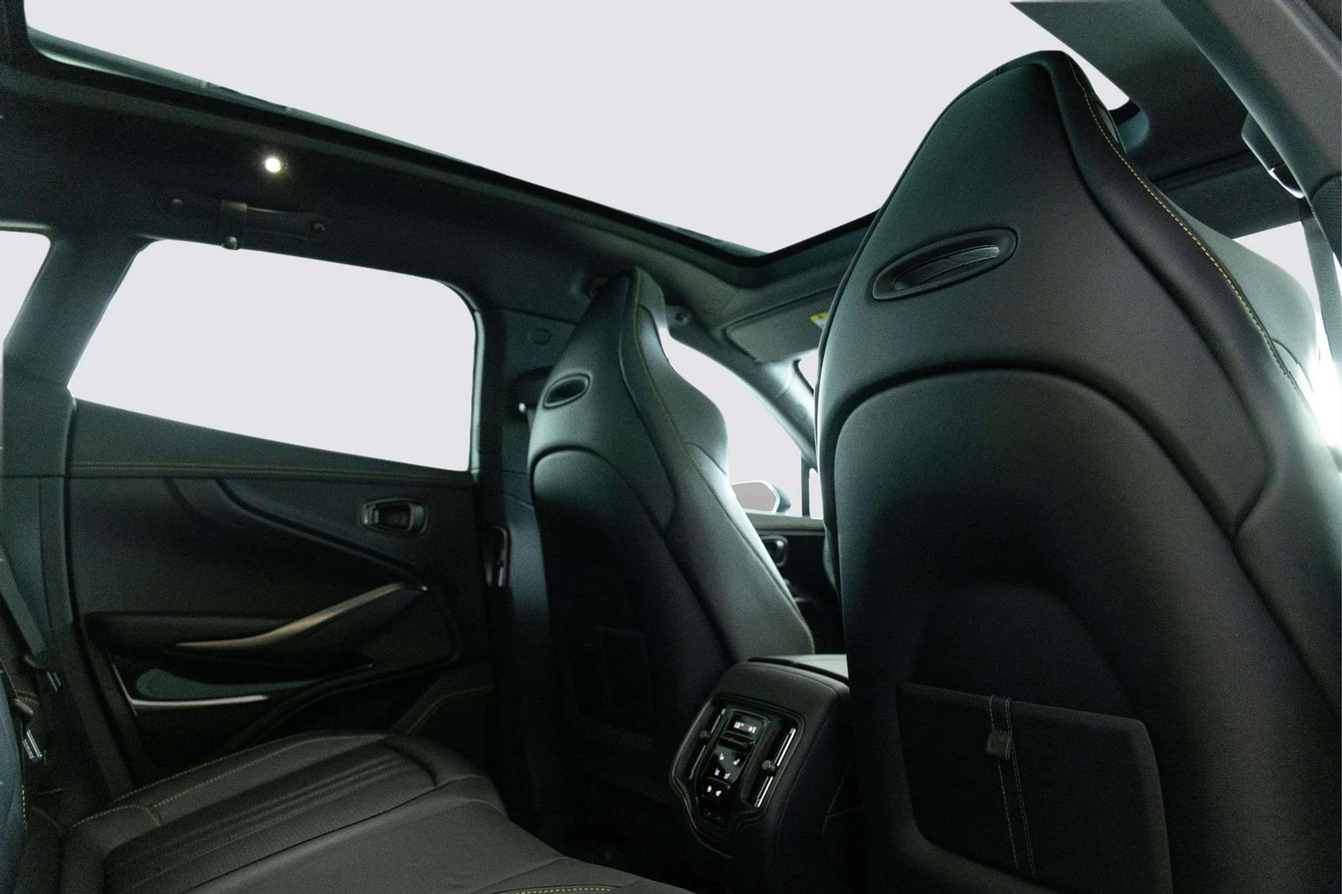 mph037_2149518699_c54425d1_d88a_42d7_8782_eaee080fbe22_6e41660516