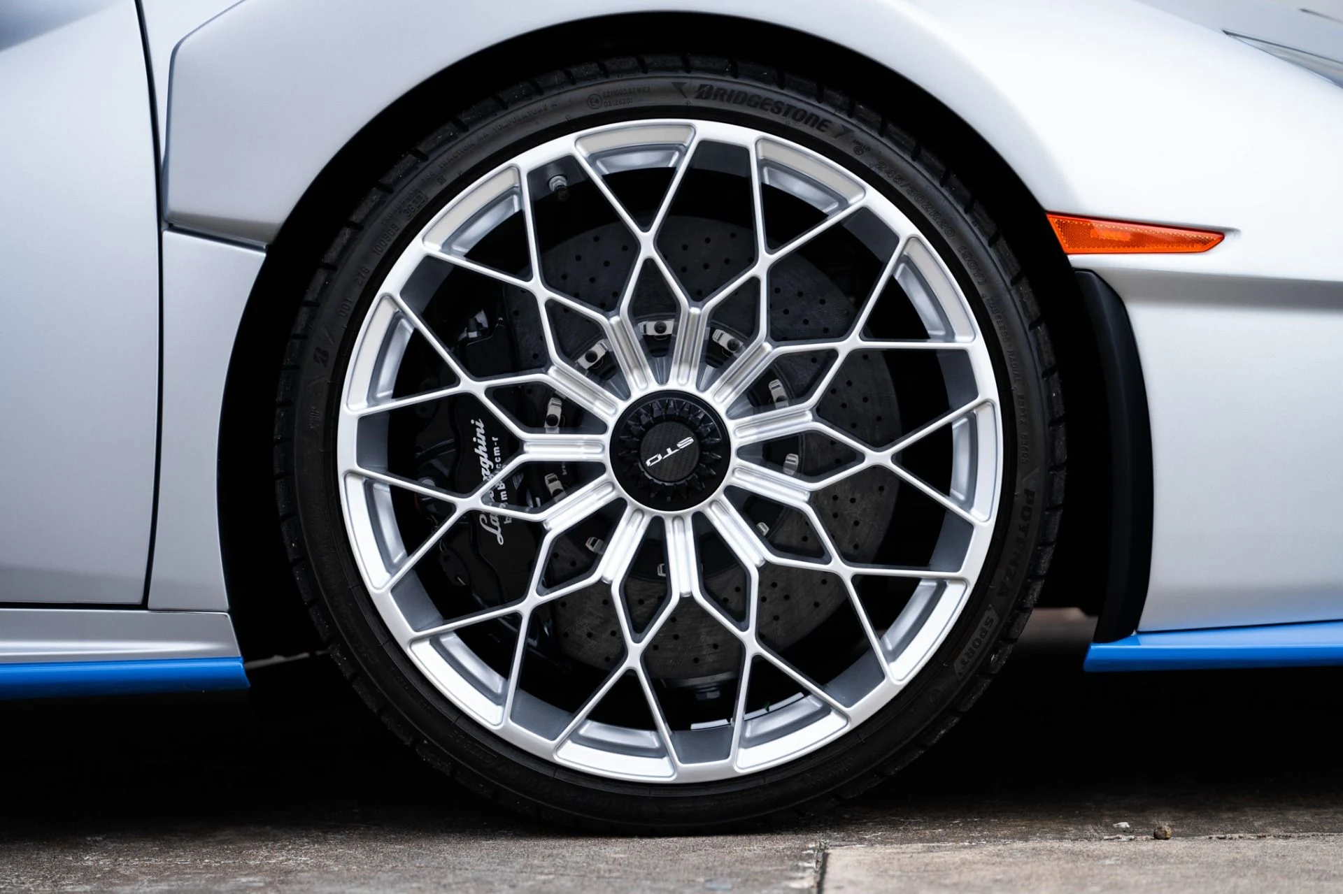 mph037_2149819557_Used_2023_Lamborghini_Huracan_STO_1768246736_a7feb42b82