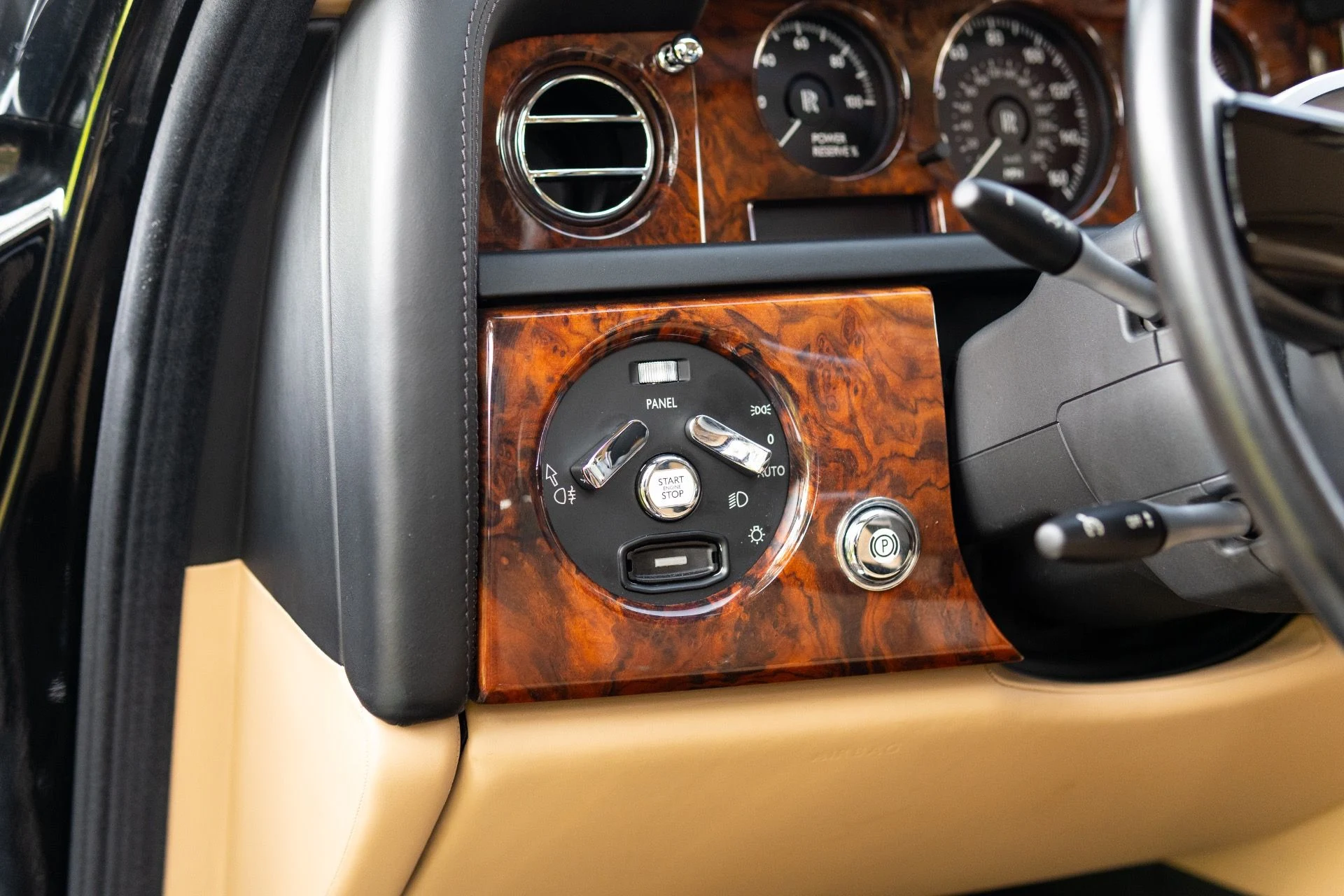 mph037_215115259_Used_2015_Rolls_Royce_Phantom_1779983365_39abd6bfa9