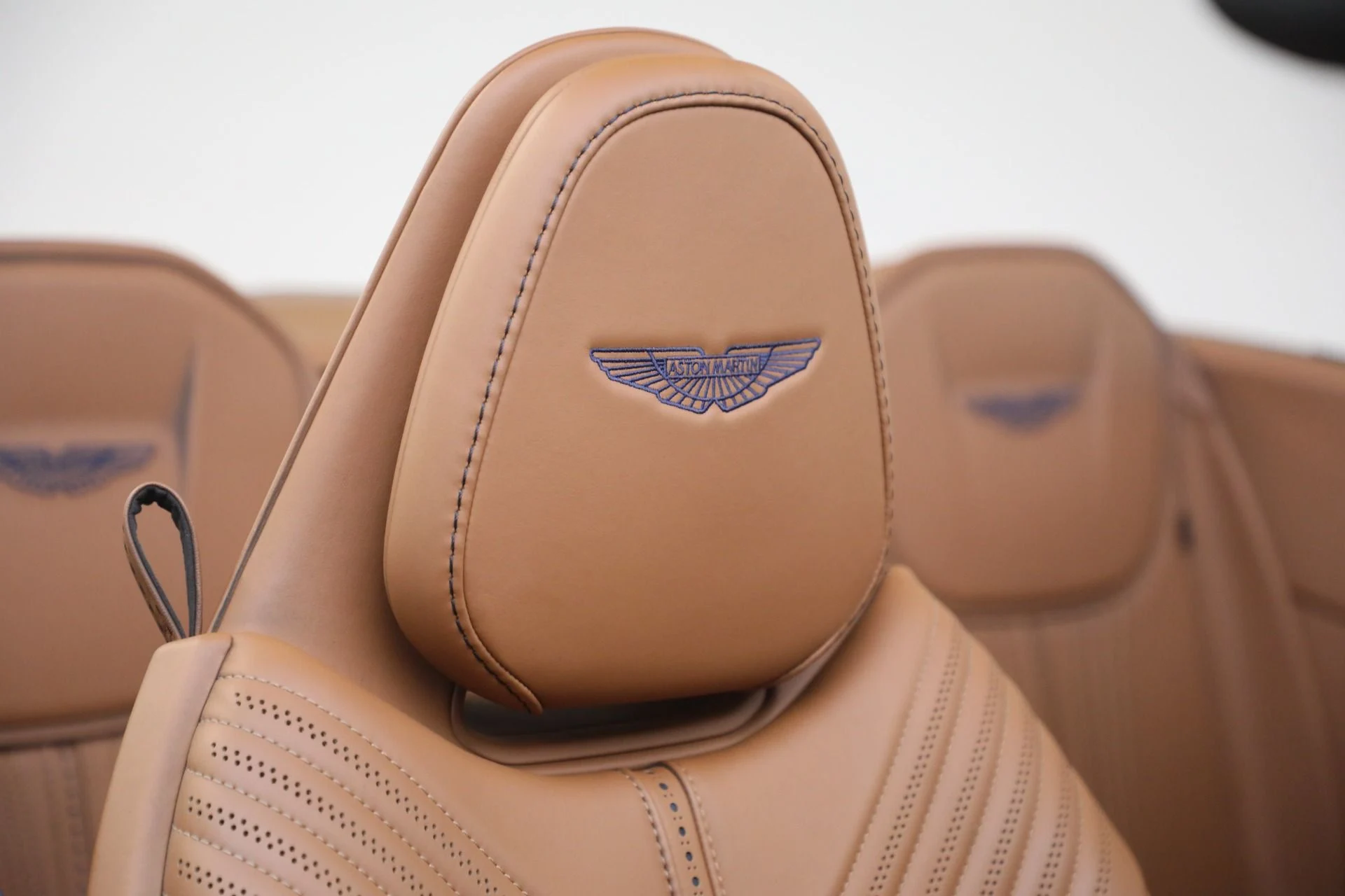 mph037_2152161179_Used_2019_Aston_Martin_DB_11_Volante_1770764888_0362e624d1