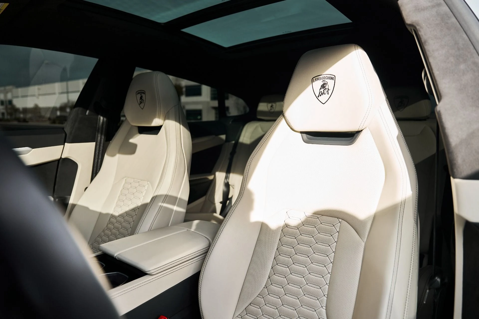 mph037_215771450_Used_2021_Lamborghini_Urus_1771117252_35e034c88b