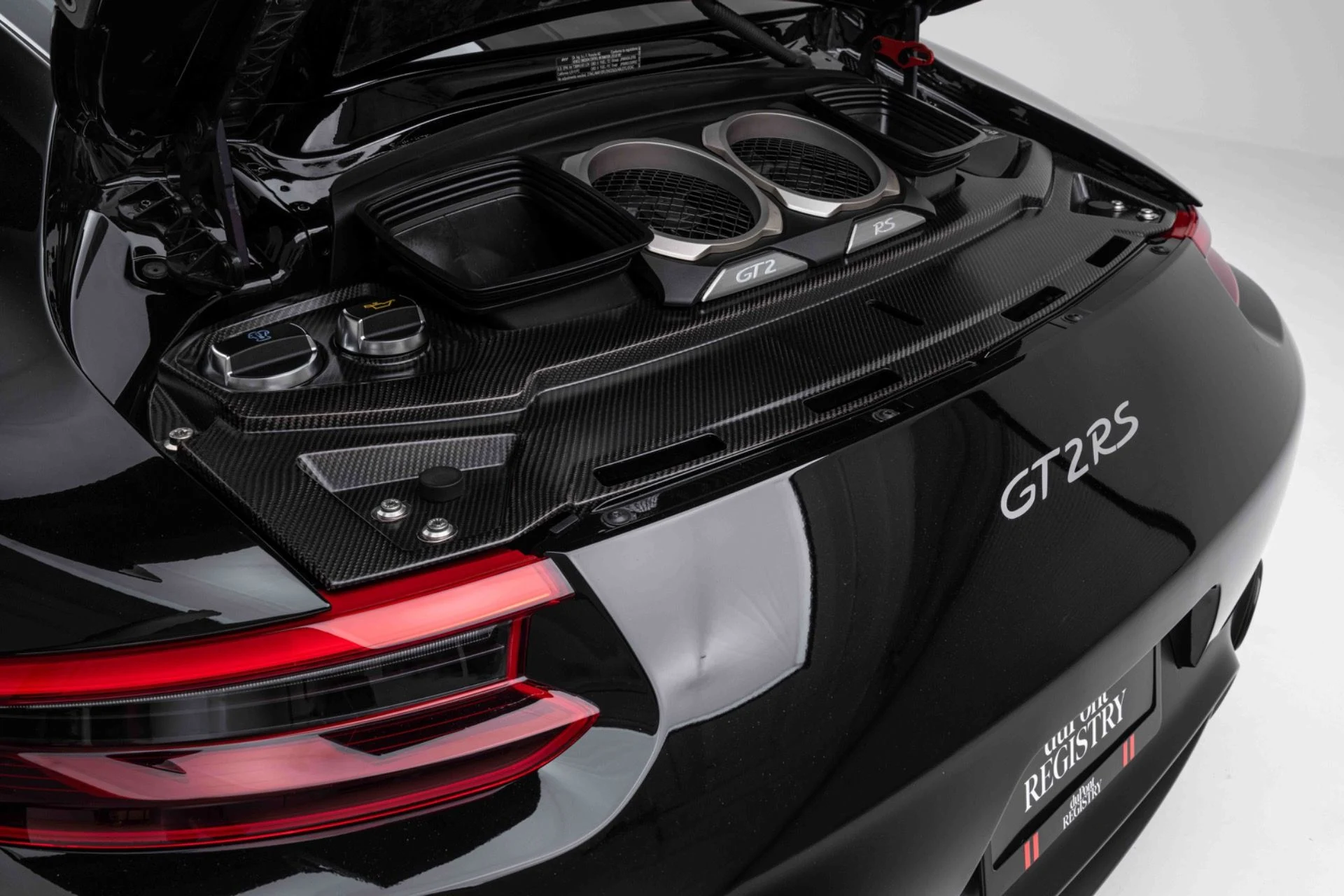 mph037_2164960308_Used_2018_Porsche_911_GT_2_RS_1774025663_31ba85391f
