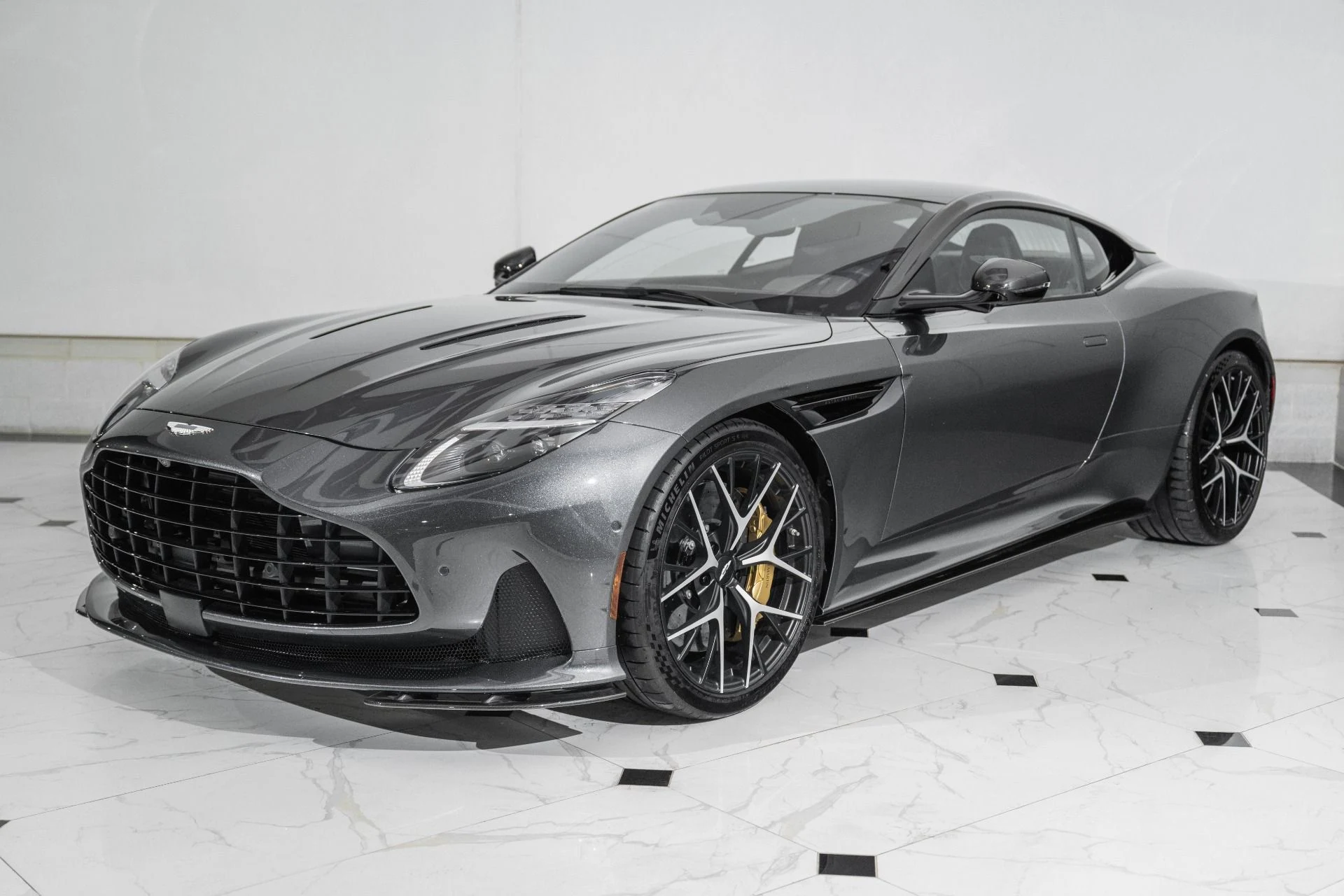 mph037_2165679154_Used_2024_Aston_Martin_DB_12_Coupe_1761150102_81564ecf12