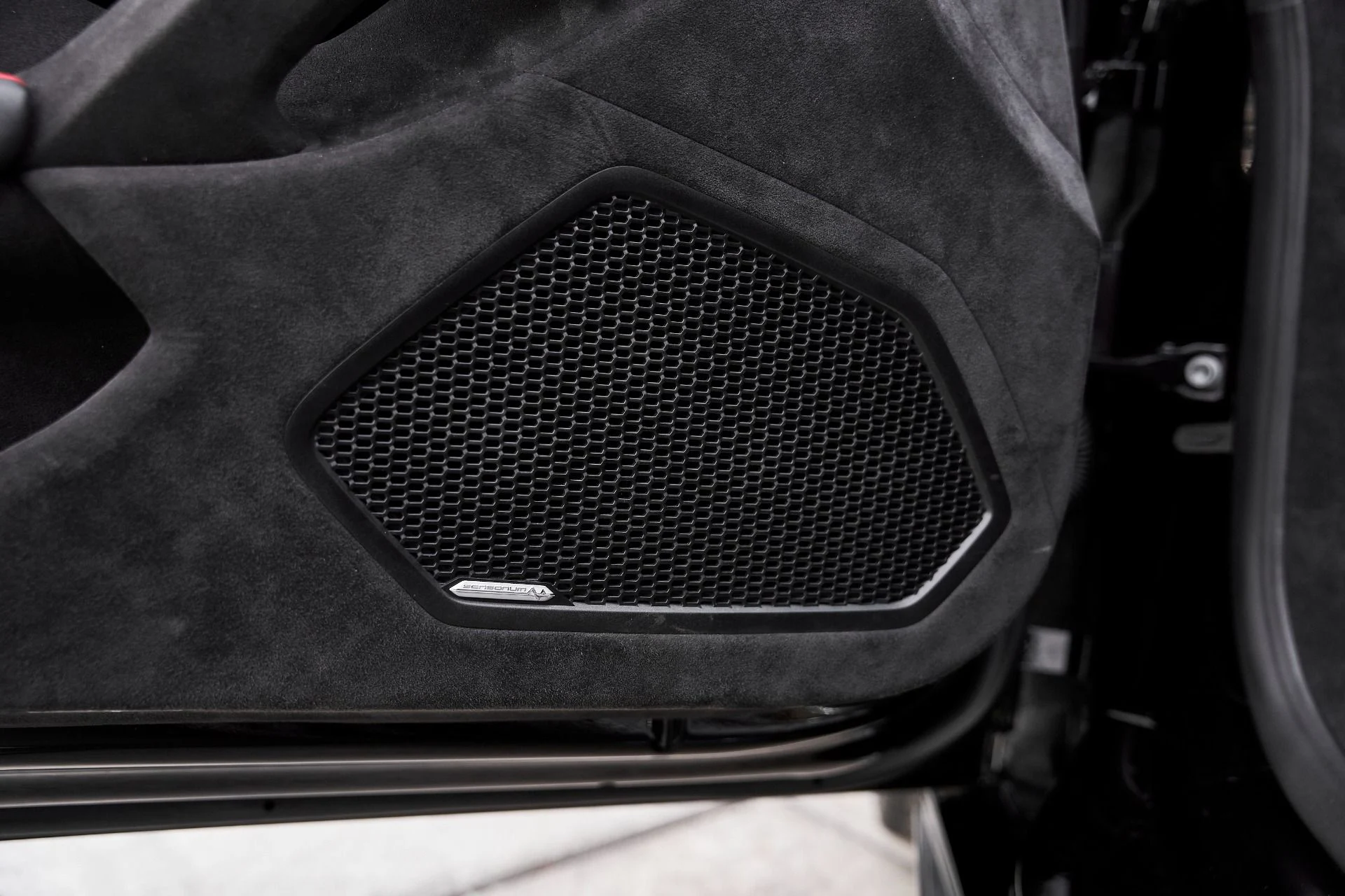 mph037_2171959194_Used_2023_Lamborghini_Huracan_Tecnica_Base_1766269052_2ec7e518fc