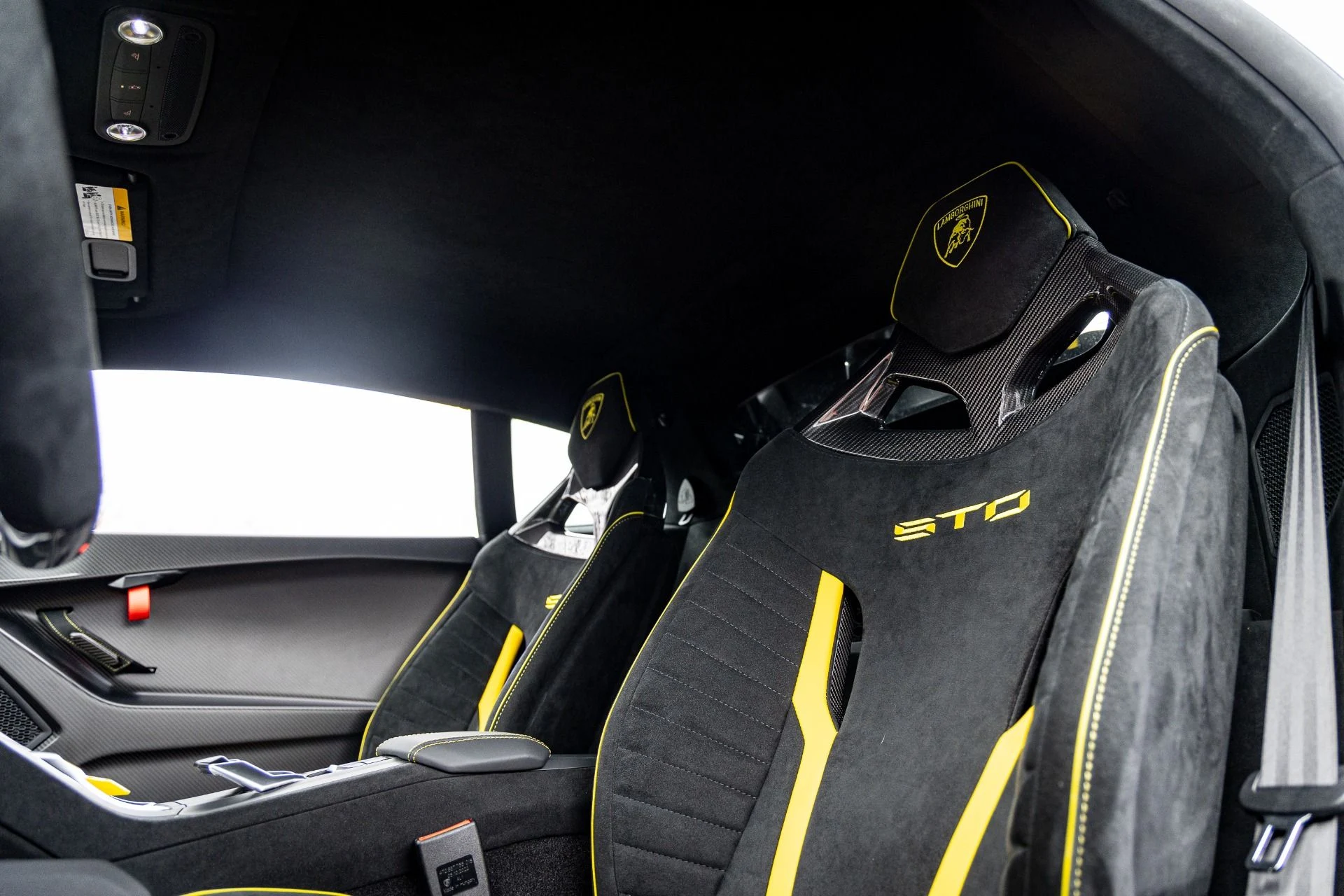 mph037_2172993259_Used_2023_Lamborghini_Huracan_STO_1724257778_5daef0e0bf
