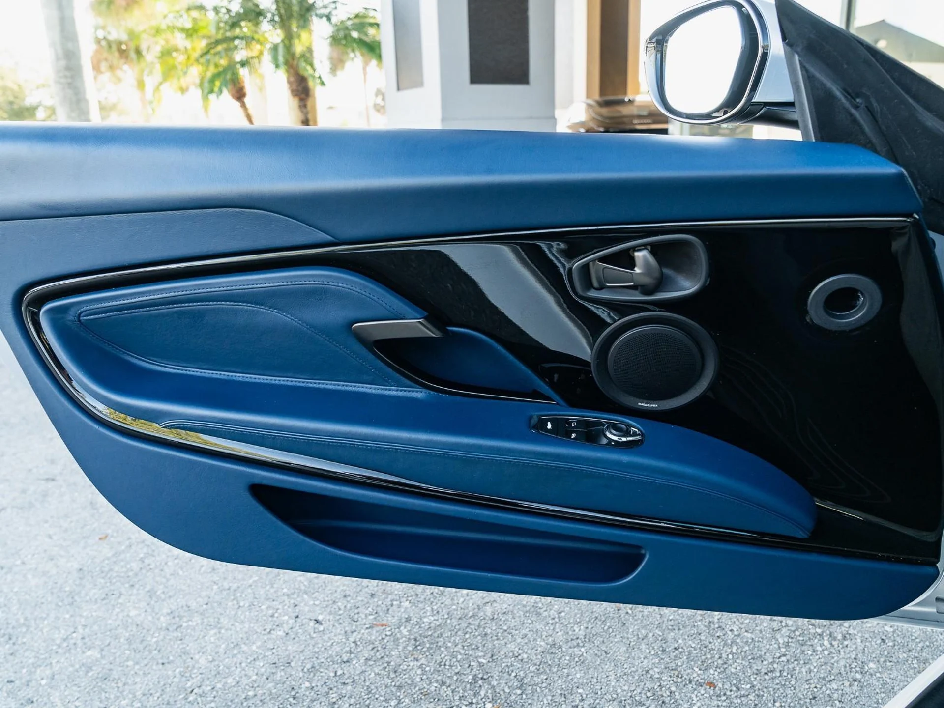 mph037_2175498631_Used_2020_Aston_Martin_DBS_Superleggera_1764795978_f183b705a9