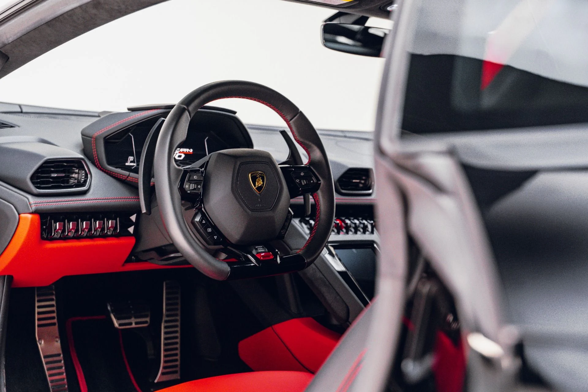 mph037_2175798764_Used_2021_Lamborghini_Huracan_EVO_1782507554_9dbb54accb