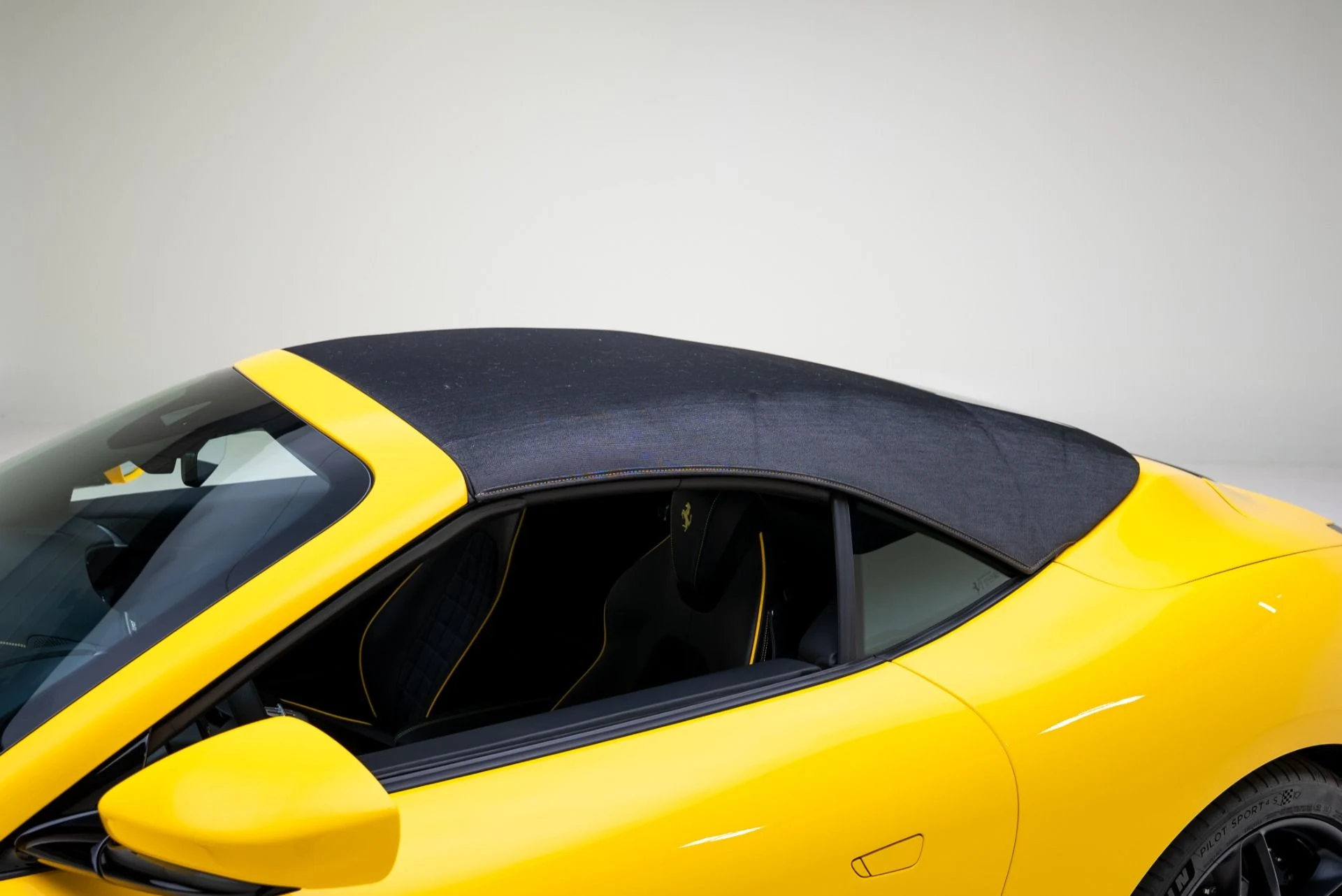 mph037_2177567309_Used_2025_Ferrari_Roma_Spider_1768435036_ef1e83b9eb