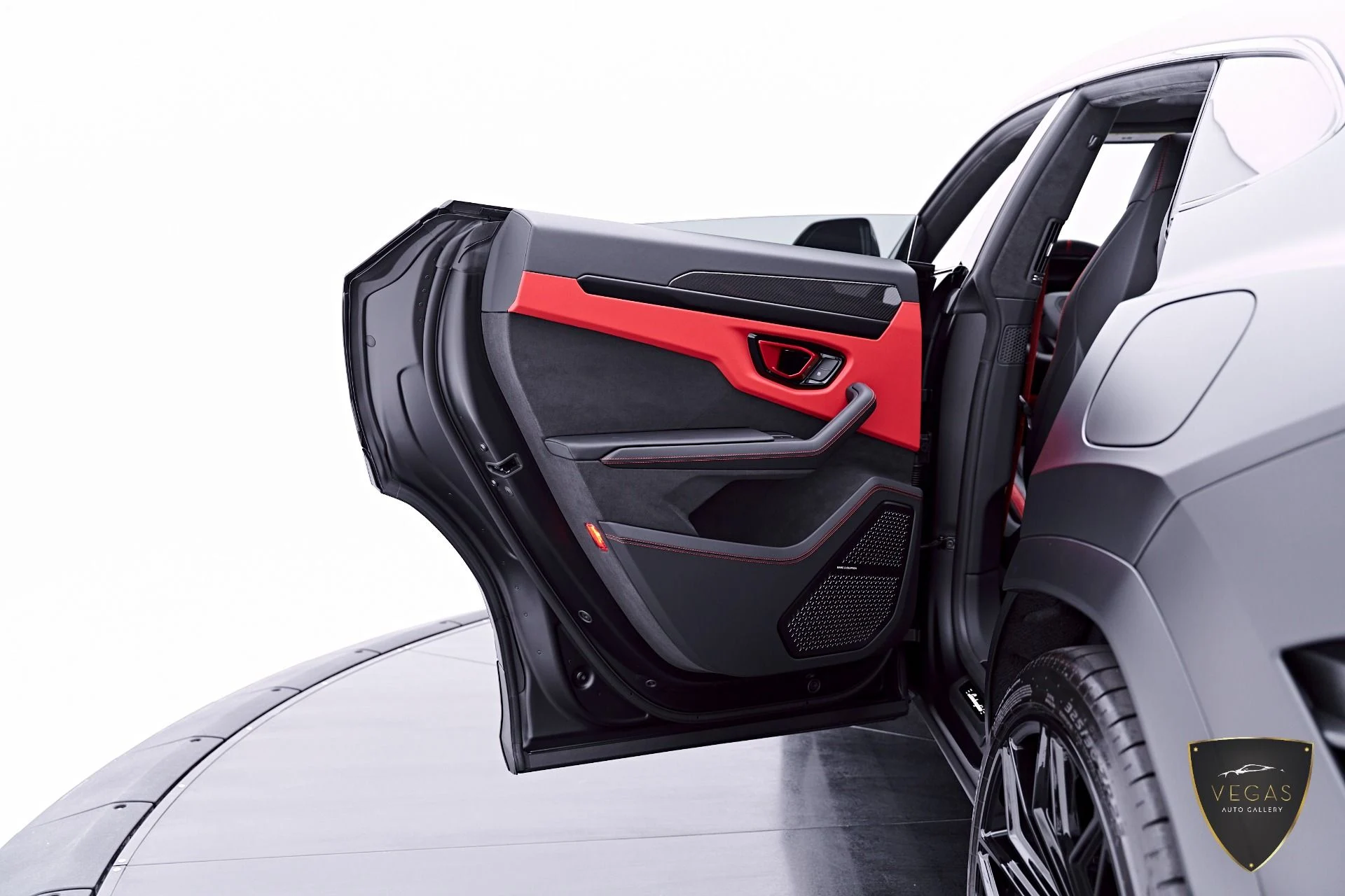 mph037_2186982274_Used_2026_Lamborghini_Urus_SE_1782163560_6b2c6f3d5a