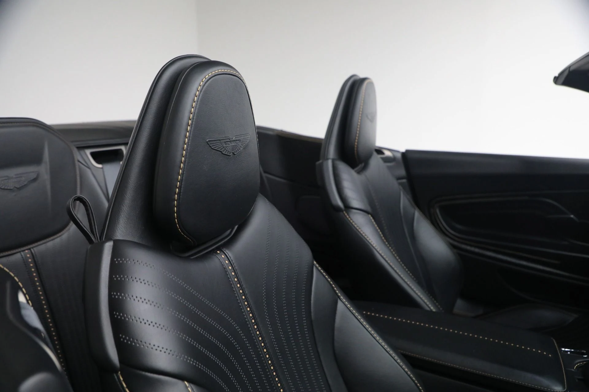 mph037_2189276060_Used_2020_Aston_Martin_DB_11_Volante_1768664310_ed5f8e9aa3