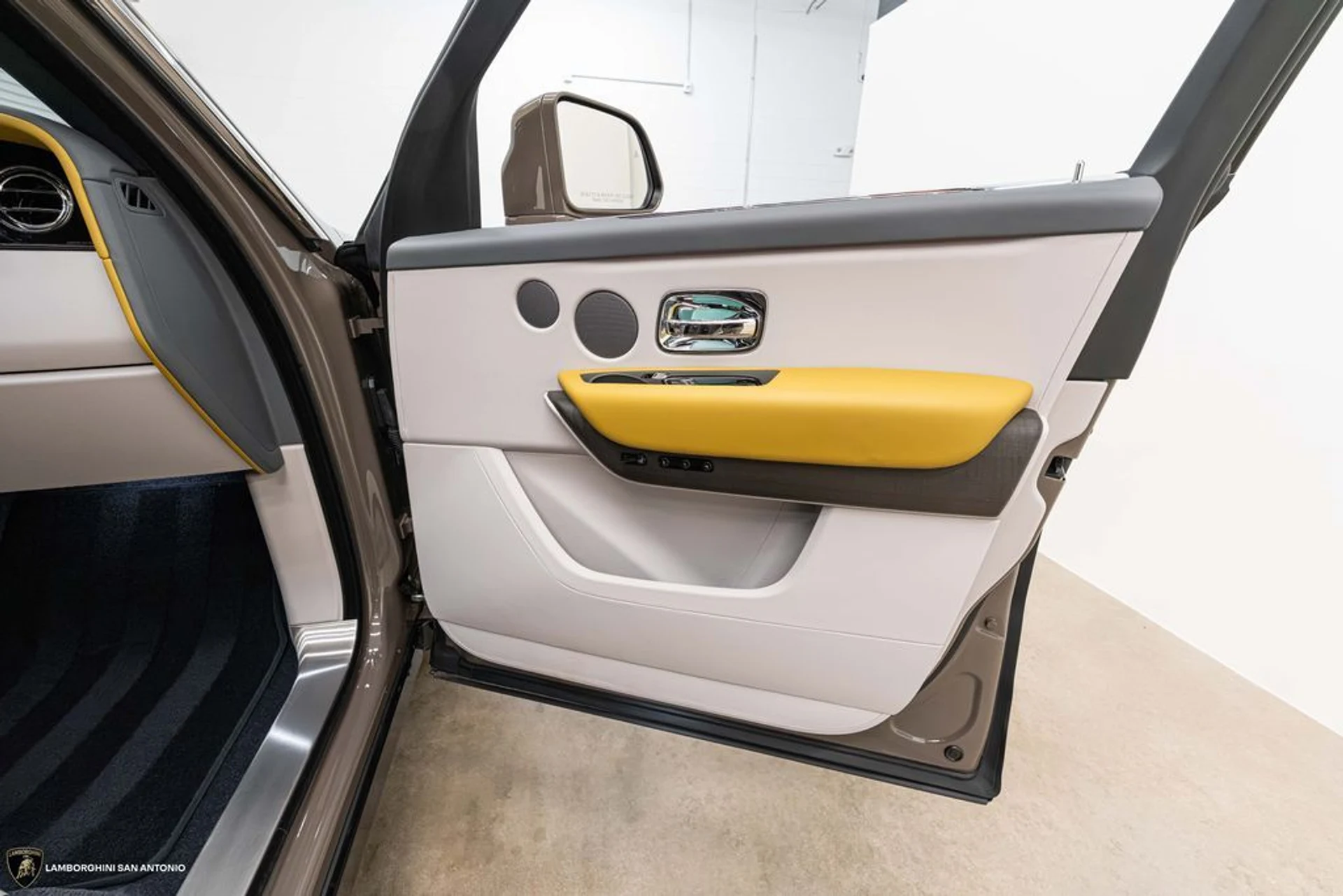 mph037_2212244808_26a82ba2f3552faf06299aa642c96c99x_d17c312400