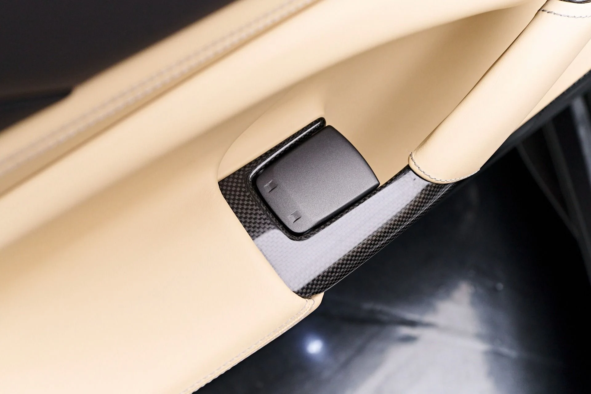 mph037_2213213057_Used_2022_Ferrari_F8_Spider_Base_1769106989_7d622b01d8