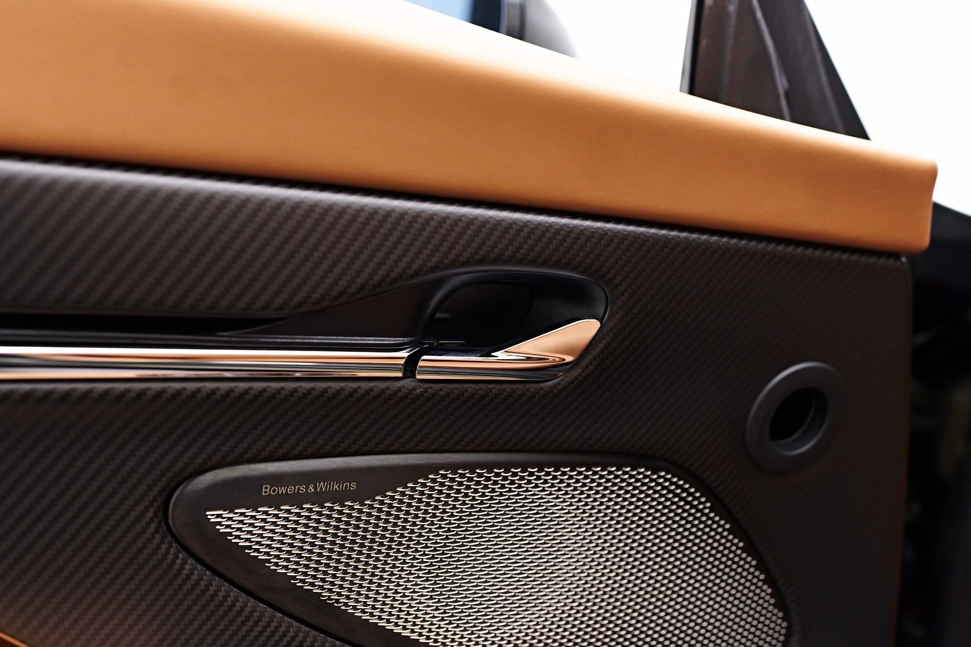 mph037_2217903184_Used_2024_Aston_Martin_DB_12_Volante_1731606794_bfa2162613