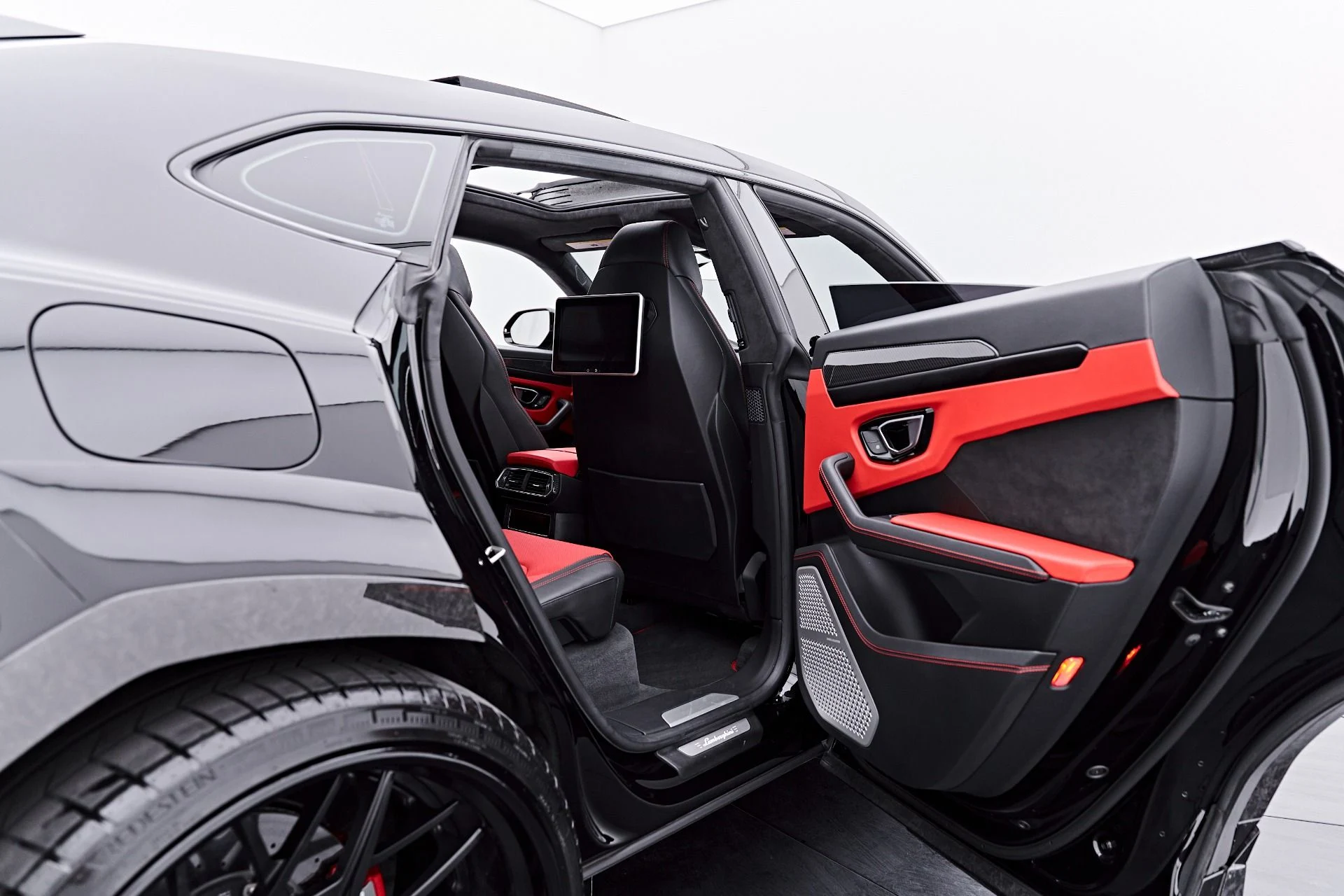 mph037_222180498_Used_2022_Lamborghini_Urus_1788219584_ea211a5965