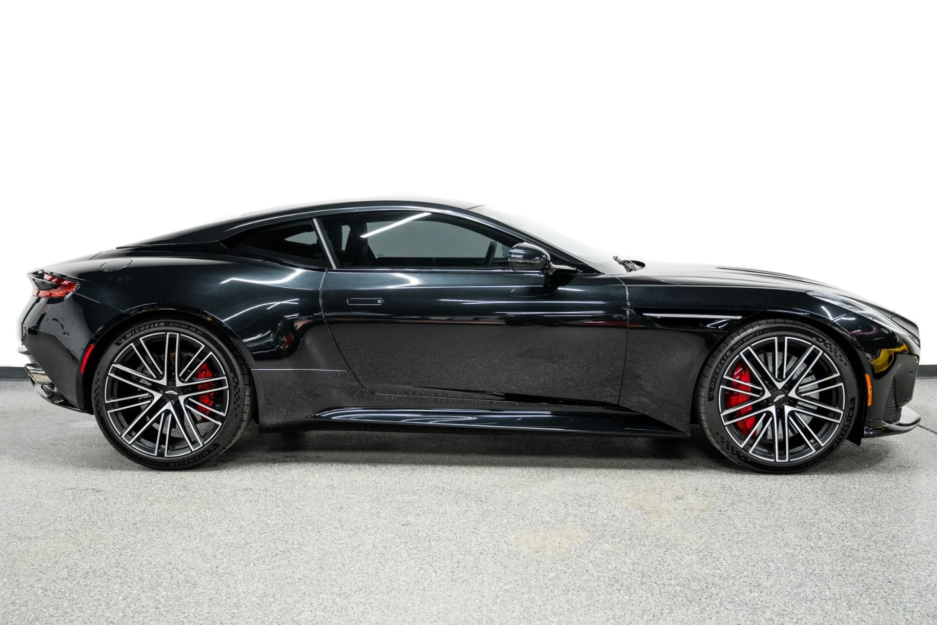 mph037_2222500595_Used_2024_Aston_Martin_DB_12_V8_Special_Paint_Color_Bowers_and_Wilkins_Premium_Audio_Carbon_Brakes_1771535066_15bc3ed294