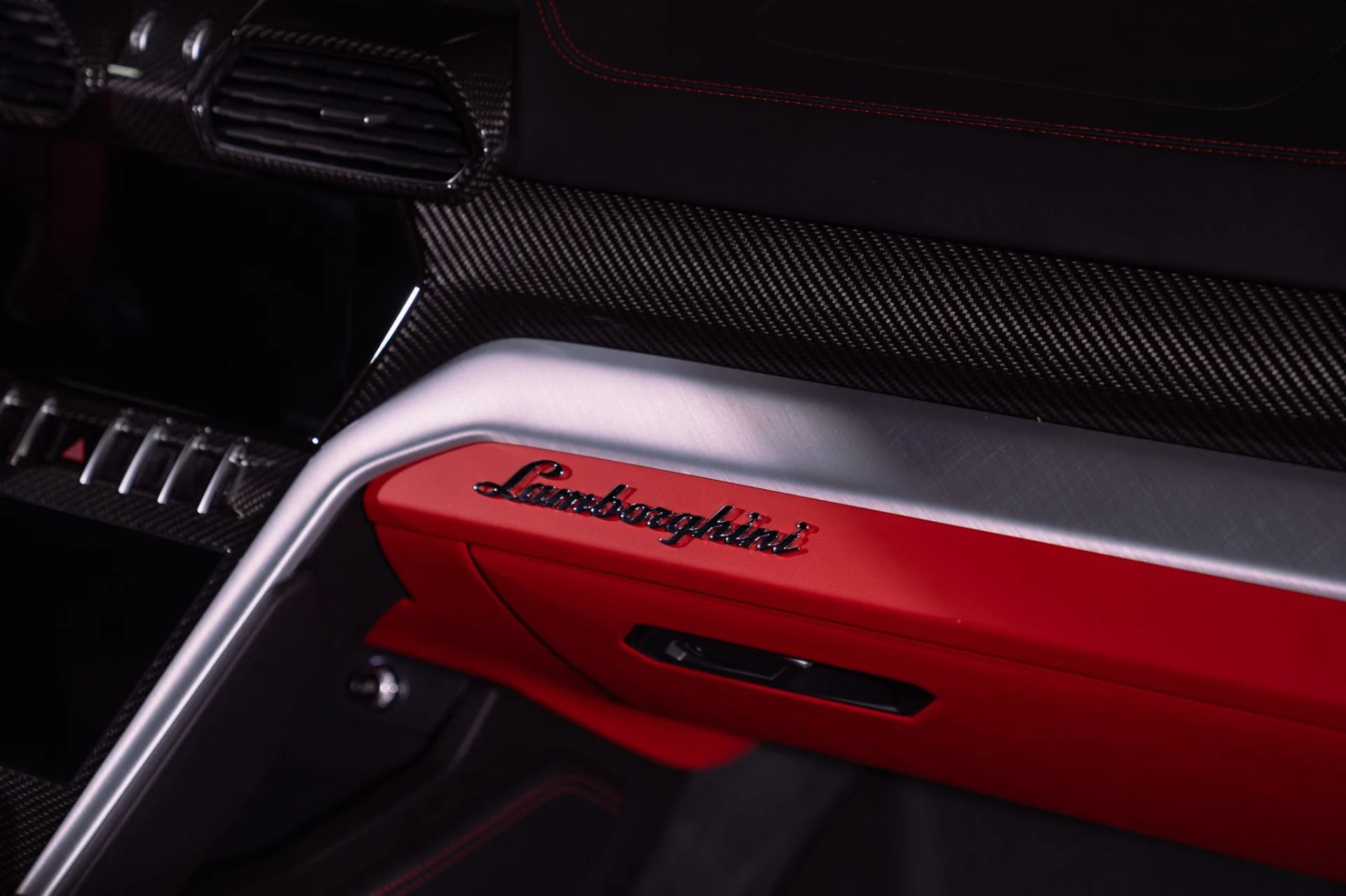 mph037_2226192732_Used_2022_Lamborghini_Urus_Full_Carbon_Interior_Package_1792253848_e8bb390a21