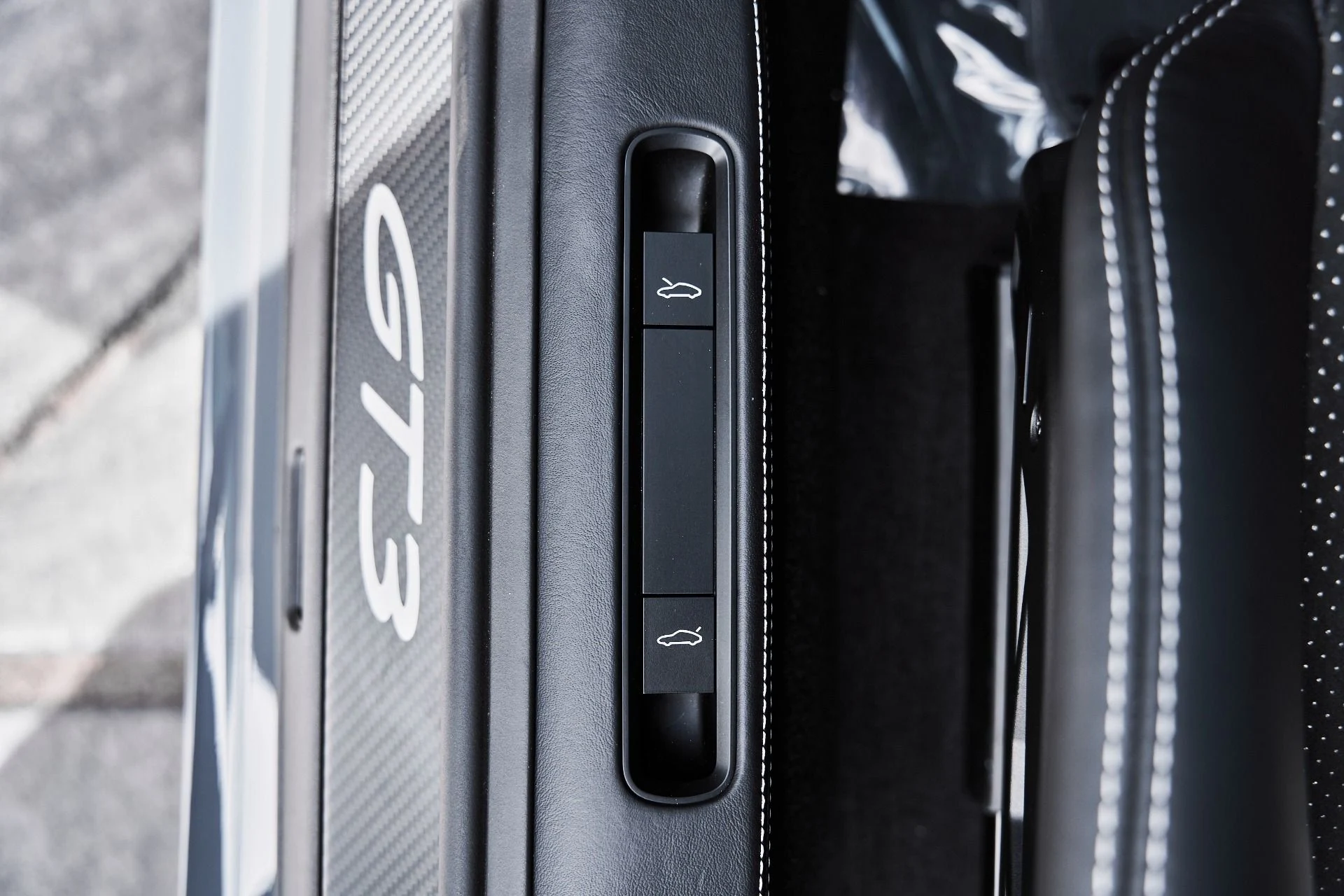 mph037_2228345207_Used_2025_Porsche_911_GT_3_1775332903_b4bcadd68a