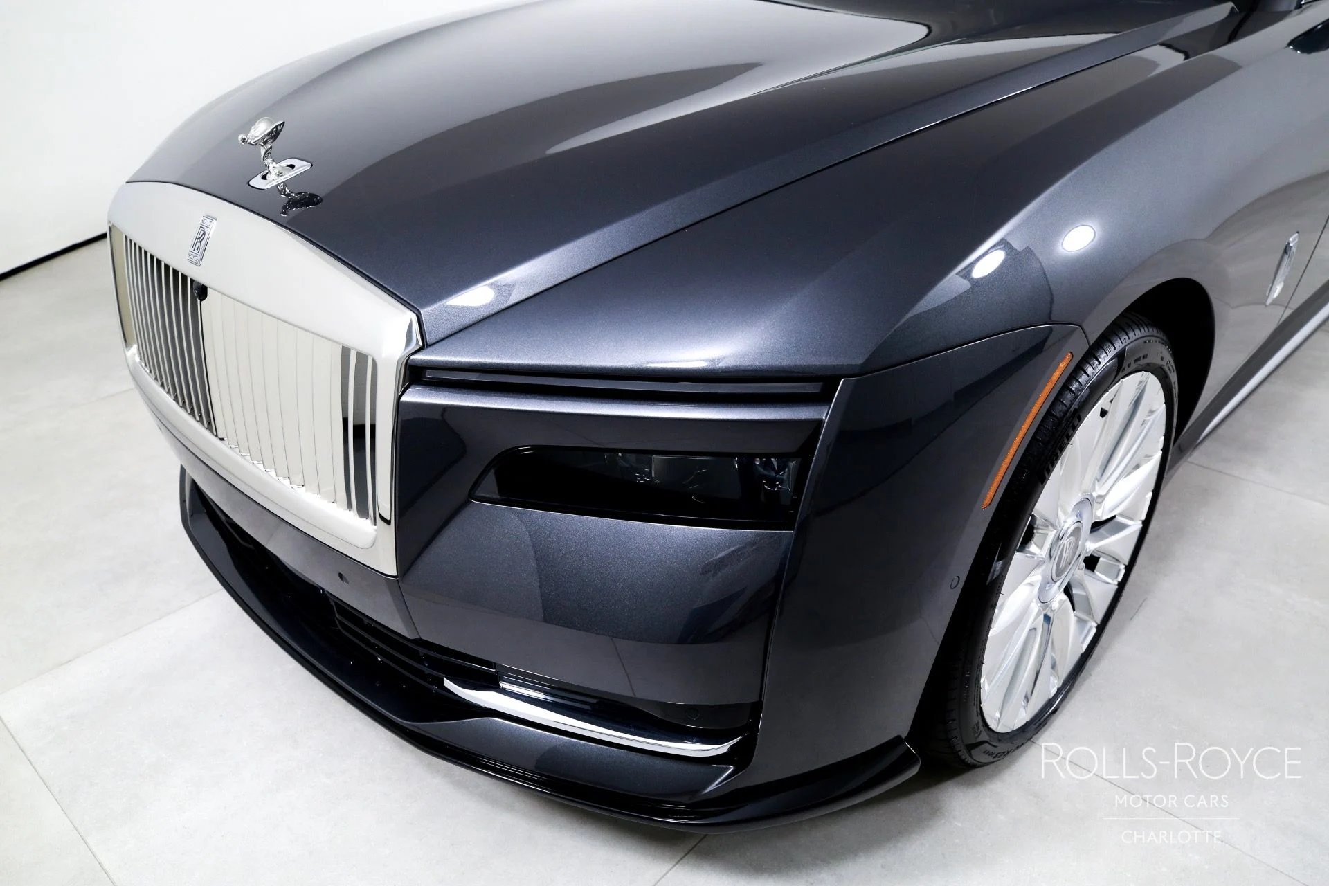 mph037_2230739596_Used_2025_Rolls_Royce_Spectre_1759510390_85cd0c9c24