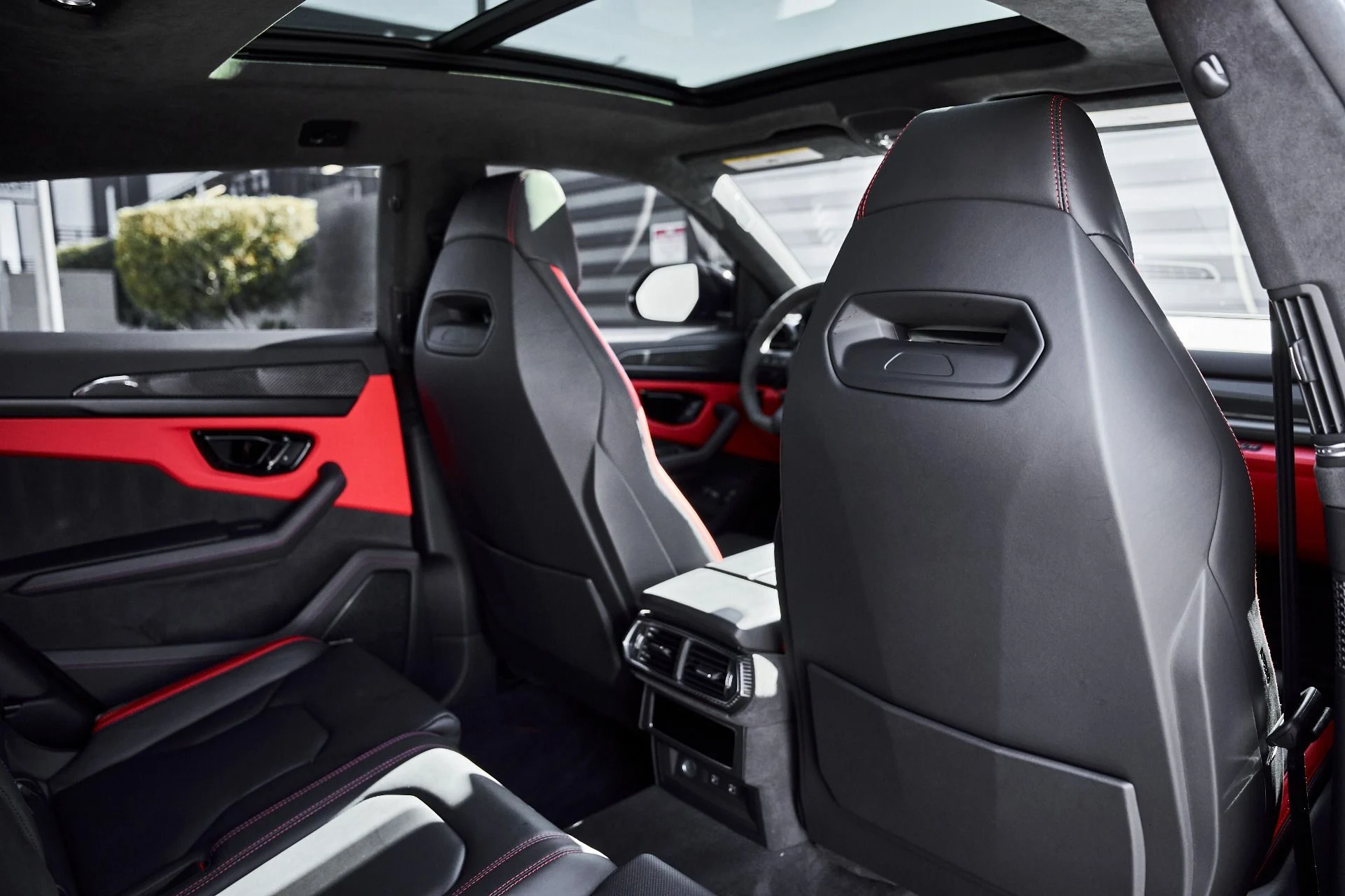 mph037_2234319804_Used_2025_Lamborghini_Urus_SE_1778289228_c9860f224f