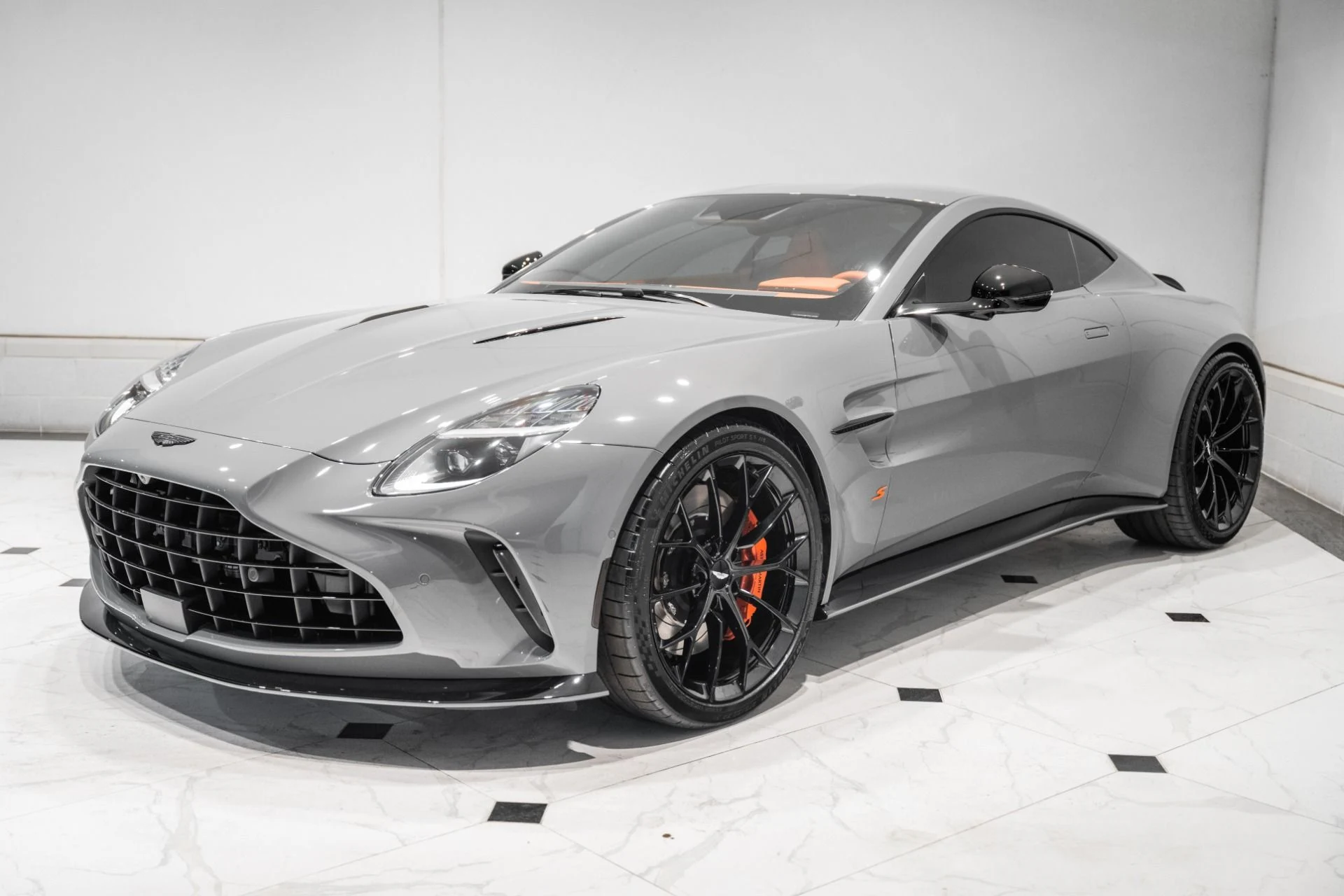 mph037_2236480495_Used_2026_Aston_Martin_Vantage_S_1778492725_686883d142