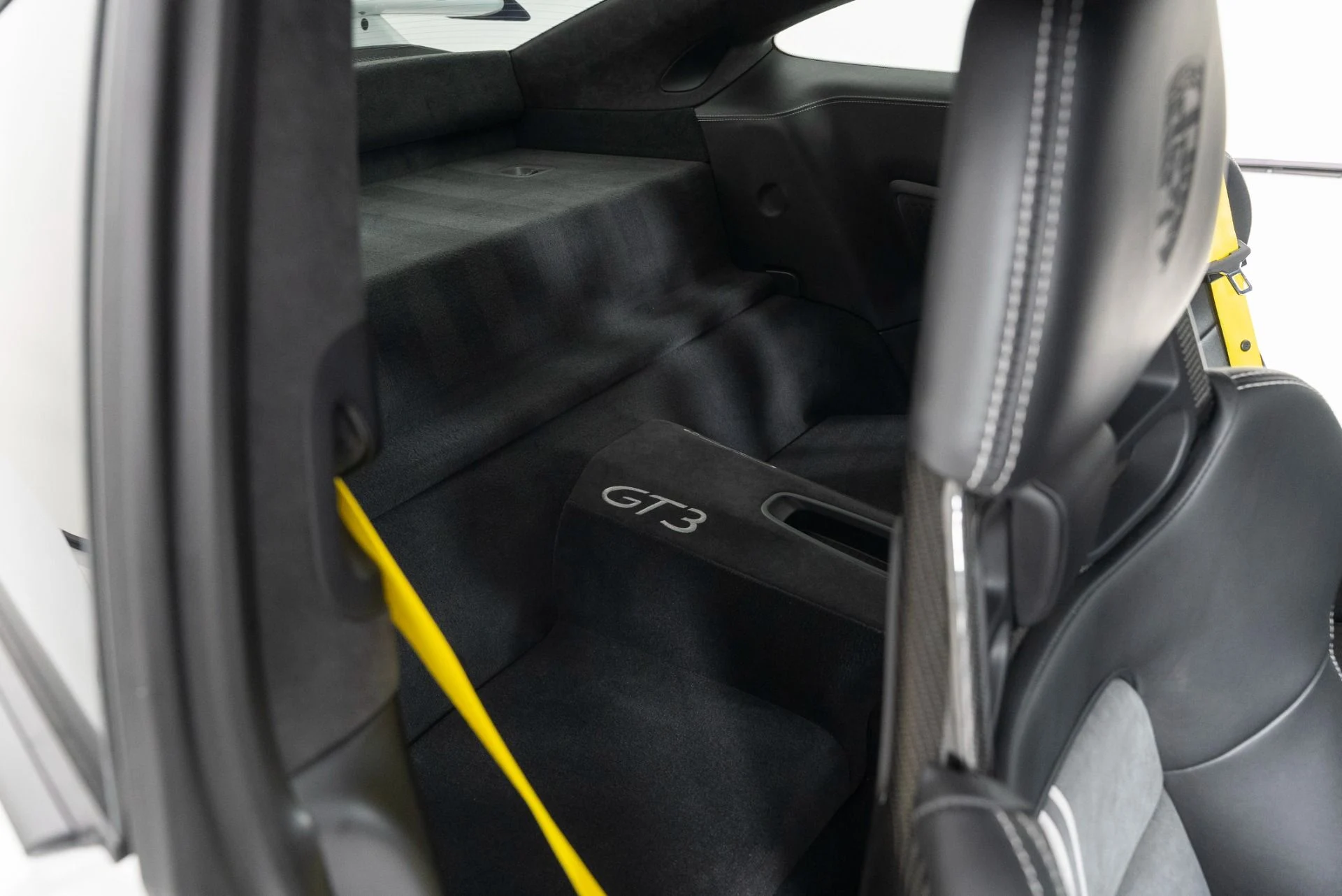 mph037_2237934002_Used_2018_Porsche_911_GT_3_1758566984_6fb22370a5