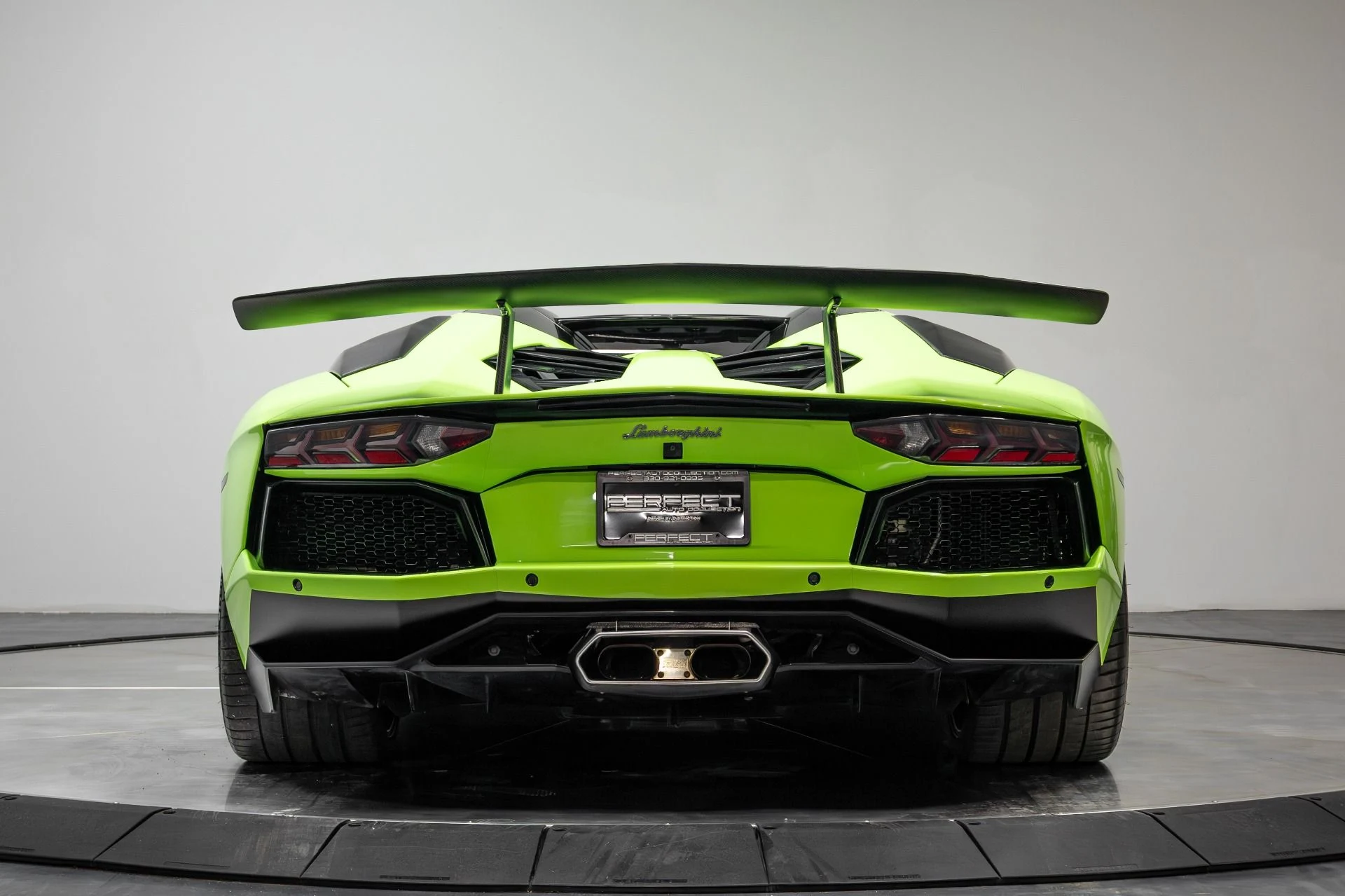 mph037_2247899143_Used_2015_Lamborghini_Aventador_1764723845_e73d6658ce