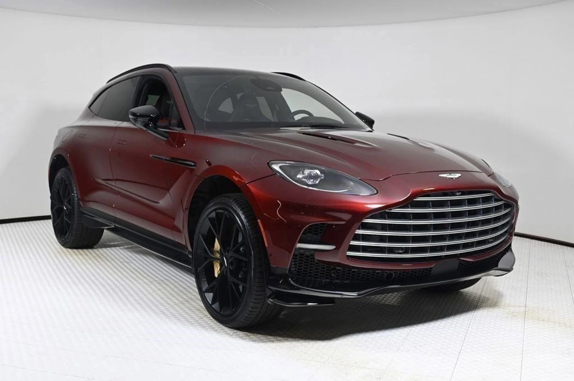 mph037_2249163895_new_2025_aston_martin_dbx_707awd_11350_22854858_37_1024_f658bf2e4e