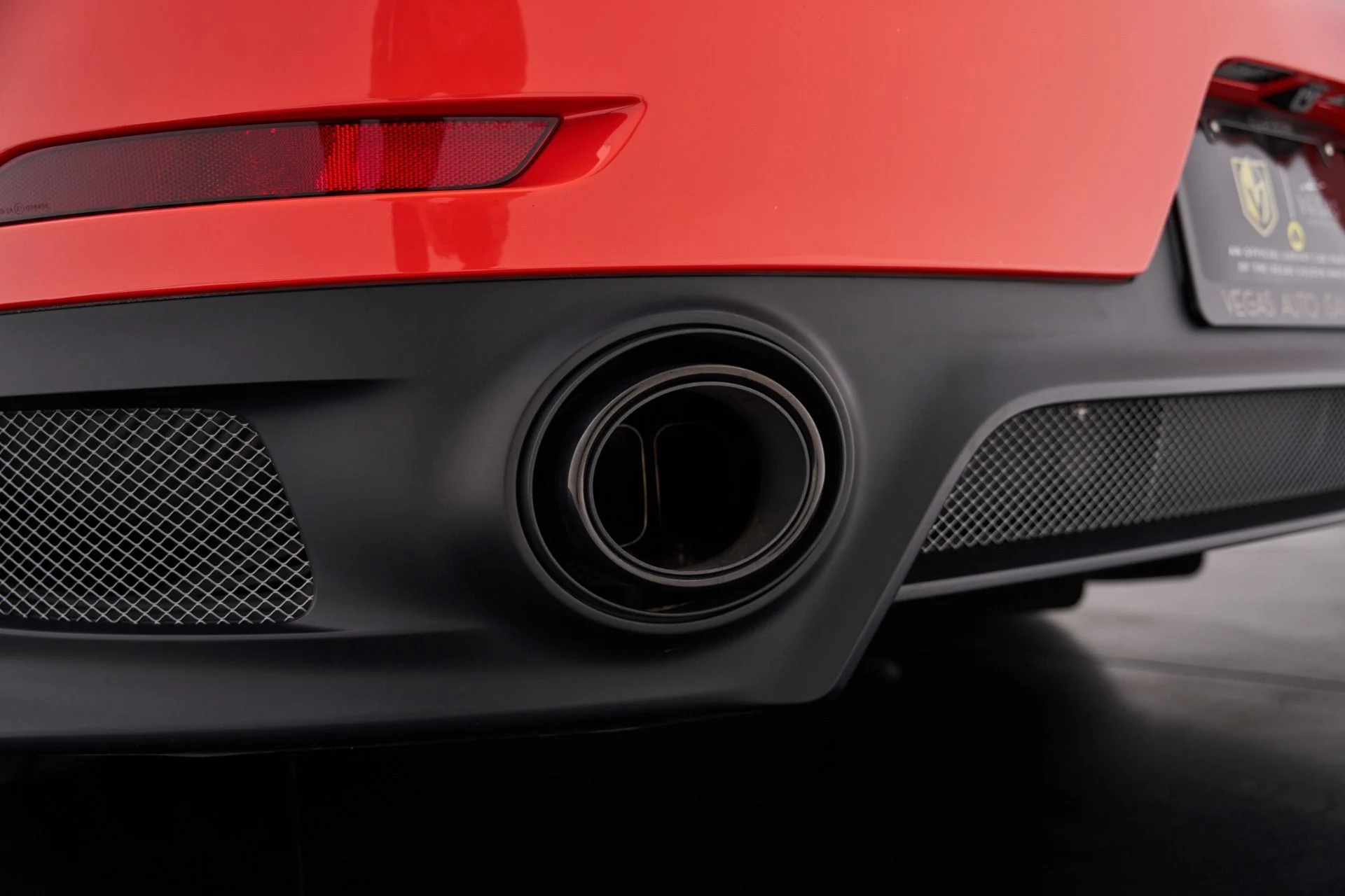 mph037_2258697595_Used_2018_Porsche_911_GT_2_RS_1792687183_533bf56972
