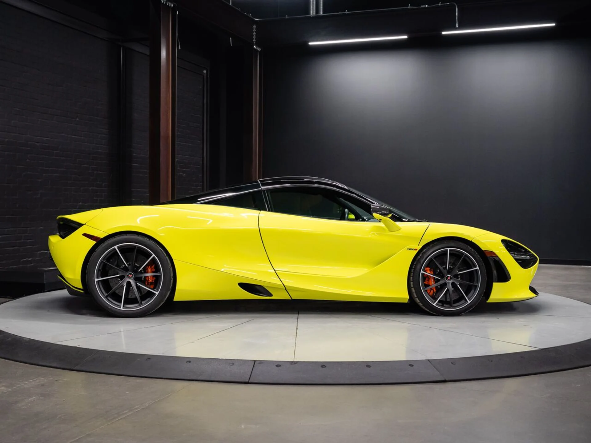 mph037_2276363437_mclaren_720s_2018_fdd32543b7